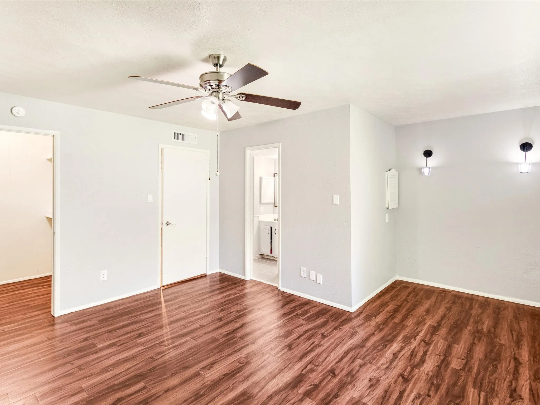 Single Family Residence For Sale in Kaufman County , 524 Carl C Senter Street, Forney, Texas 75126, 3 Bedroom, 1 Bathroom, 1 Garage spaces, 1,707 Sqft, built in 1981, mls#21293983, Real Estate Agent in Forney, Homes For Sale in Kaufman county, Homes For Sale in Forney, Realtor in Forney Texas, Real Estate Brokerage Independent Realty Texas, Luminita Cordes Realtor