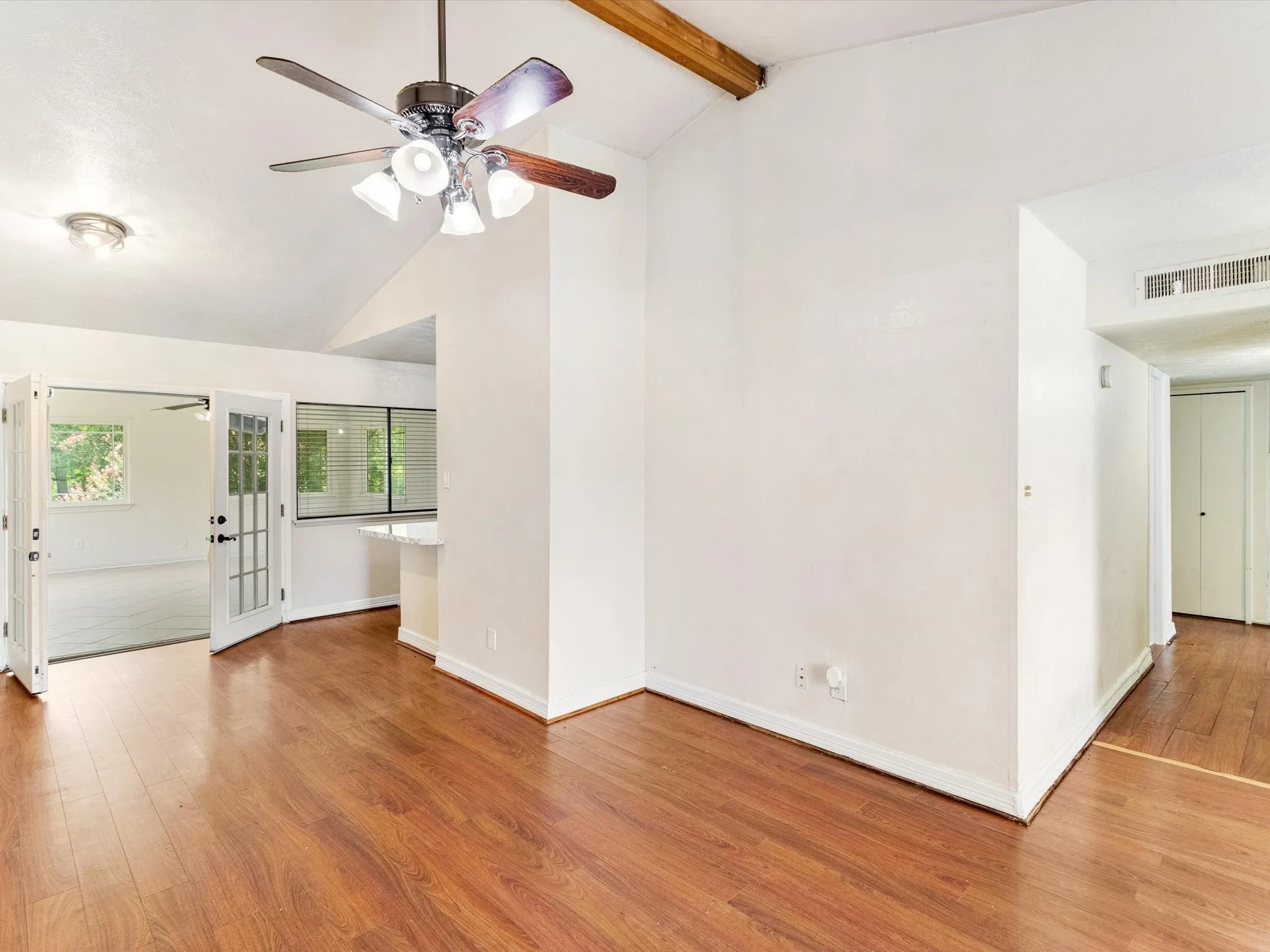 Single Family Residence For Sale in Kaufman County , 524 Carl C Senter Street, Forney, Texas 75126, 3 Bedroom, 1 Bathroom, 1 Garage spaces, 1,707 Sqft, built in 1981, mls#21293983, Real Estate Agent in Forney, Homes For Sale in Kaufman county, Homes For Sale in Forney, Realtor in Forney Texas, Real Estate Brokerage Independent Realty Texas, Luminita Cordes Realtor