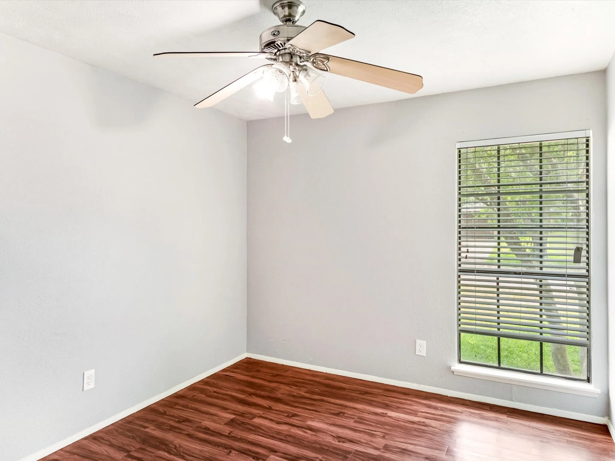 Single Family Residence For Sale in Kaufman County , 524 Carl C Senter Street, Forney, Texas 75126, 3 Bedroom, 1 Bathroom, 1 Garage spaces, 1,707 Sqft, built in 1981, mls#21293983, Real Estate Agent in Forney, Homes For Sale in Kaufman county, Homes For Sale in Forney, Realtor in Forney Texas, Real Estate Brokerage Independent Realty Texas, Luminita Cordes Realtor