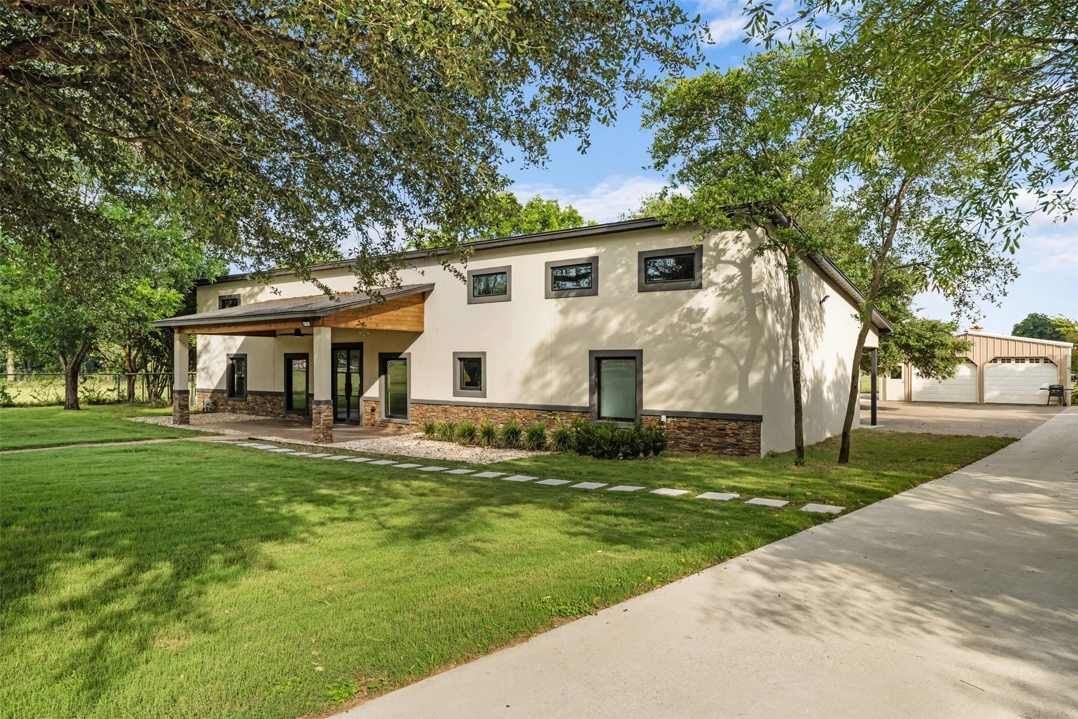 Single Family Residence For Sale in Mc Lennan County , 1215 E Stegall Road, Robinson, Texas 76706, 4 Bedroom, 4 Bathroom, 2 Garage spaces, 3,200 Sqft, built in 2024, mls#21288081, Real Estate Agent in Robinson, Homes For Sale in Mc Lennan county, Homes For Sale in Robinson, Realtor in Robinson Texas, Real Estate Brokerage Independent Realty Texas, Luminita Cordes Realtor