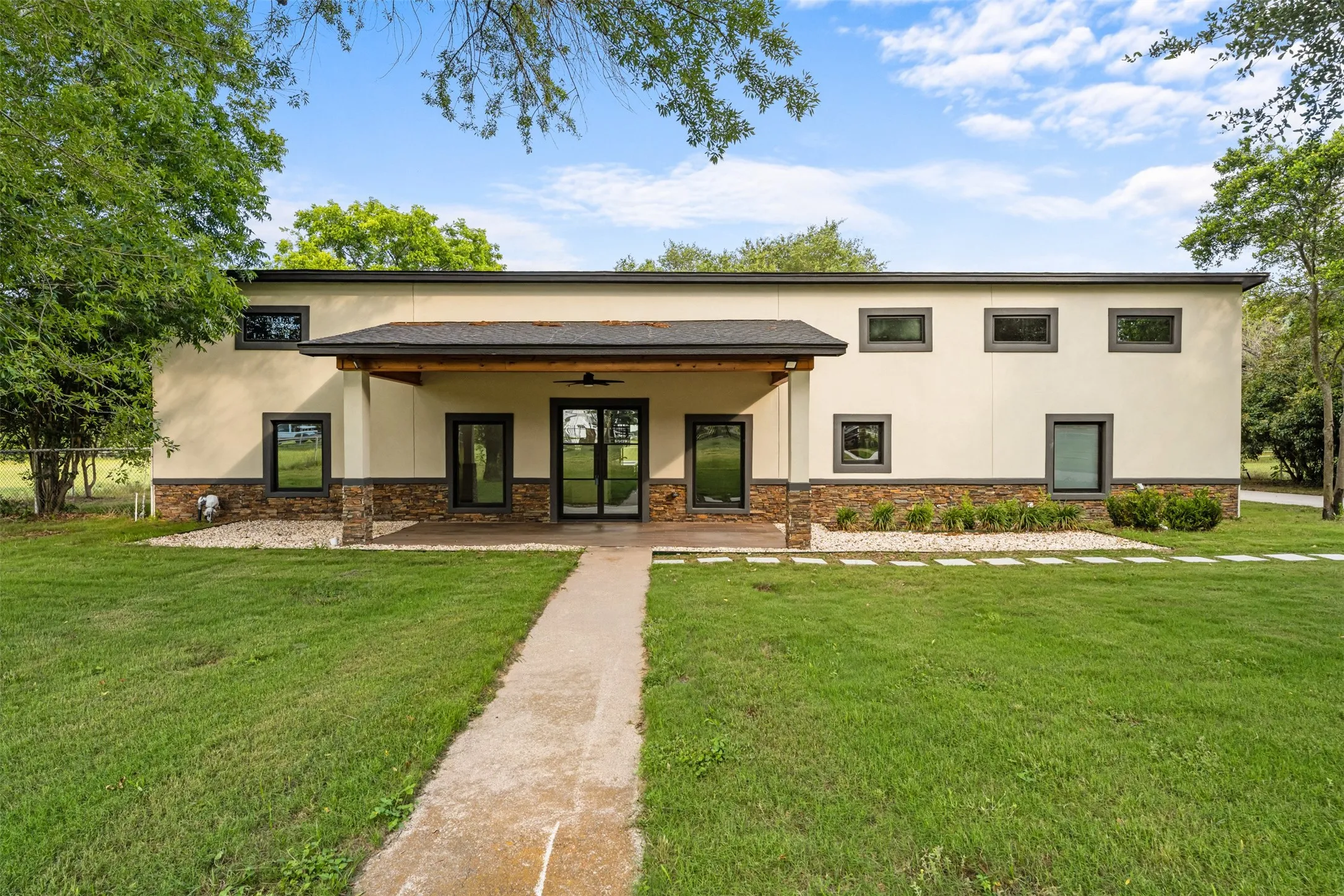 Single Family Residence For Sale in Mc Lennan County , 1215 E Stegall Road, Robinson, Texas 76706, 4 Bedroom, 4 Bathroom, 2 Garage spaces, 3,200 Sqft, built in 2024, mls#21288081, Real Estate Agent in Robinson, Homes For Sale in Mc Lennan county, Homes For Sale in Robinson, Realtor in Robinson Texas, Real Estate Brokerage Independent Realty Texas, Luminita Cordes Realtor