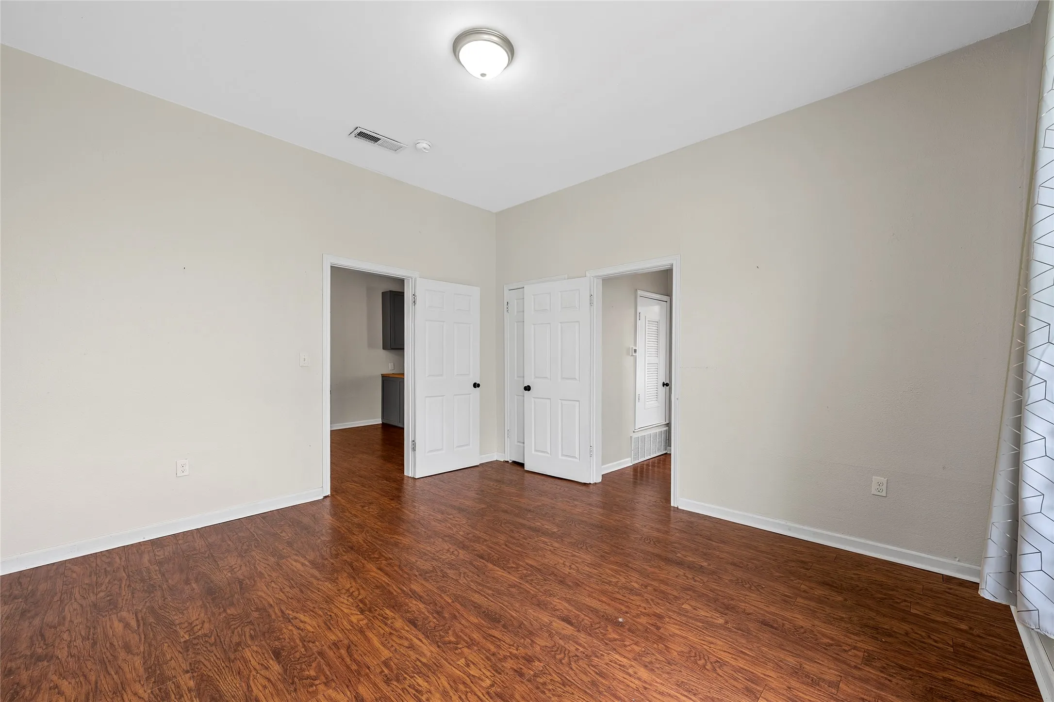 Single Family Residence For Sale in Mc Lennan County , 2616 Fort Avenue, Waco, Texas 76707, 3 Bedroom, 2 Bathroom, Garage spaces, 1,226 Sqft, built in 1917, mls#21287717, Real Estate Agent in Waco, Homes For Sale in Mc Lennan county, Homes For Sale in Waco, Realtor in Waco Texas, Real Estate Brokerage Independent Realty Texas, Luminita Cordes Realtor