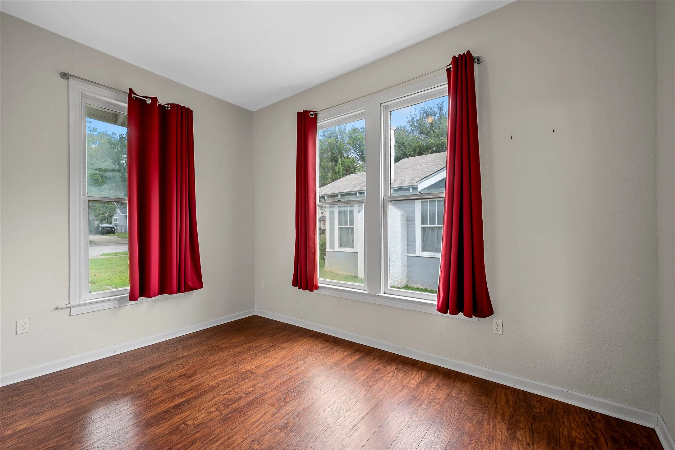 Single Family Residence For Sale in Mc Lennan County , 2616 Fort Avenue, Waco, Texas 76707, 3 Bedroom, 2 Bathroom, Garage spaces, 1,226 Sqft, built in 1917, mls#21287717, Real Estate Agent in Waco, Homes For Sale in Mc Lennan county, Homes For Sale in Waco, Realtor in Waco Texas, Real Estate Brokerage Independent Realty Texas, Luminita Cordes Realtor