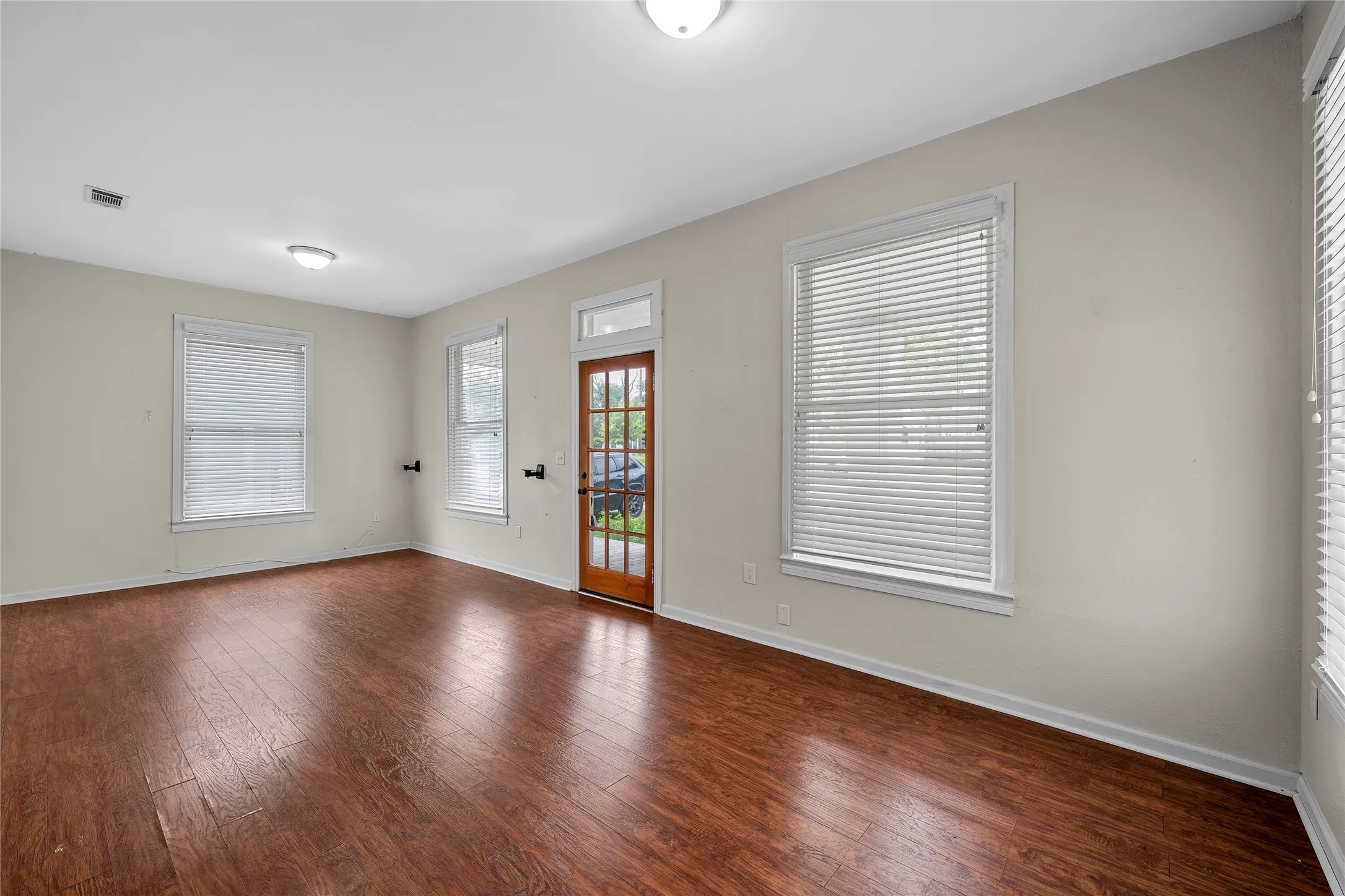 Single Family Residence For Sale in Mc Lennan County , 2616 Fort Avenue, Waco, Texas 76707, 3 Bedroom, 2 Bathroom, Garage spaces, 1,226 Sqft, built in 1917, mls#21287717, Real Estate Agent in Waco, Homes For Sale in Mc Lennan county, Homes For Sale in Waco, Realtor in Waco Texas, Real Estate Brokerage Independent Realty Texas, Luminita Cordes Realtor