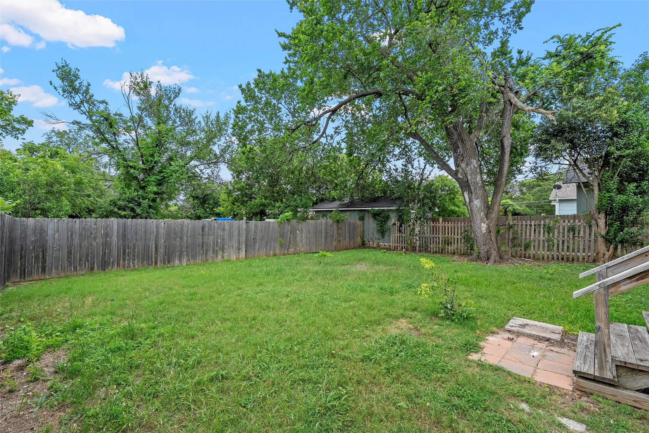 Single Family Residence For Sale in Mc Lennan County , 2616 Fort Avenue, Waco, Texas 76707, 3 Bedroom, 2 Bathroom, Garage spaces, 1,226 Sqft, built in 1917, mls#21287717, Real Estate Agent in Waco, Homes For Sale in Mc Lennan county, Homes For Sale in Waco, Realtor in Waco Texas, Real Estate Brokerage Independent Realty Texas, Luminita Cordes Realtor