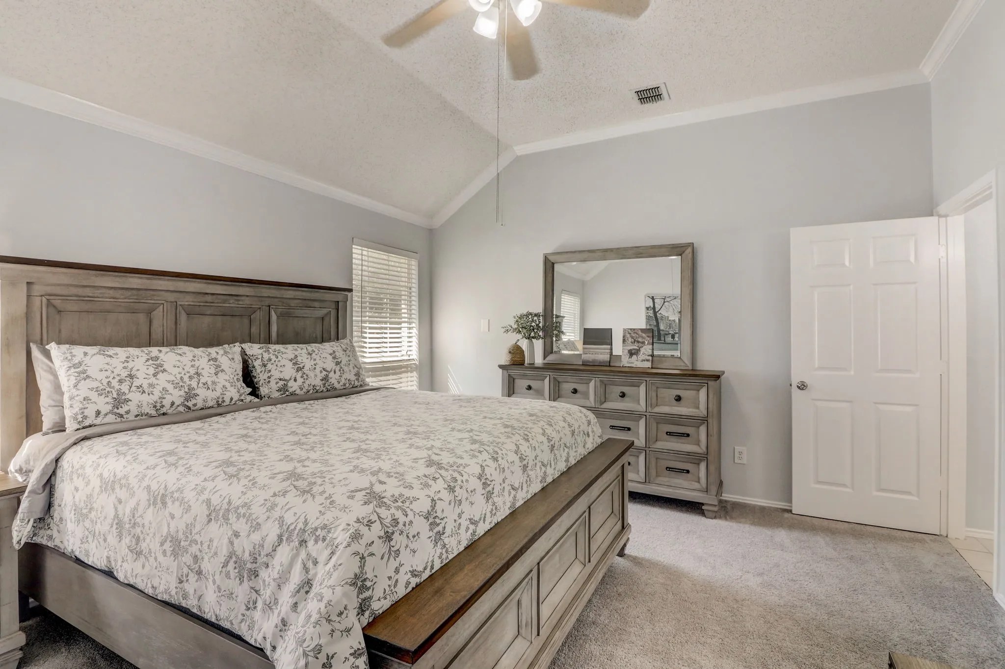 Single Family Residence For Rent in Collin County , 6302 Mount Vernon Drive, Frisco, Texas 75035, 4 Bedroom, 2 Bathroom, 2 Garage spaces, 1,693 Sqft, built in 1995, mls#21291880, Real Estate Agent in Frisco, Homes For Rent in Collin county, Homes For Rent in Frisco, Realtor in Frisco Texas, Real Estate Brokerage Independent Realty Texas, Luminita Cordes Realtor