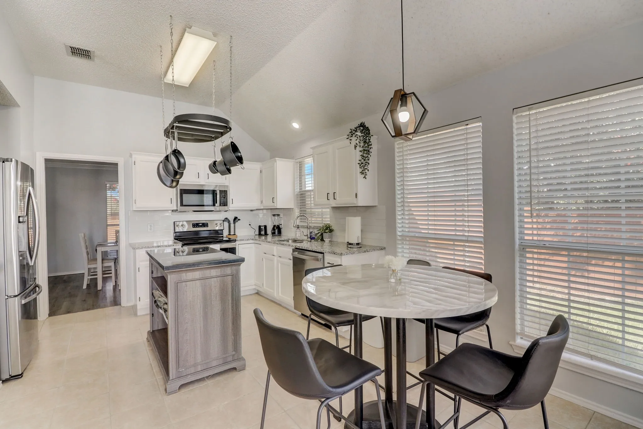 Single Family Residence For Rent in Collin County , 6302 Mount Vernon Drive, Frisco, Texas 75035, 4 Bedroom, 2 Bathroom, 2 Garage spaces, 1,693 Sqft, built in 1995, mls#21291880, Real Estate Agent in Frisco, Homes For Rent in Collin county, Homes For Rent in Frisco, Realtor in Frisco Texas, Real Estate Brokerage Independent Realty Texas, Luminita Cordes Realtor