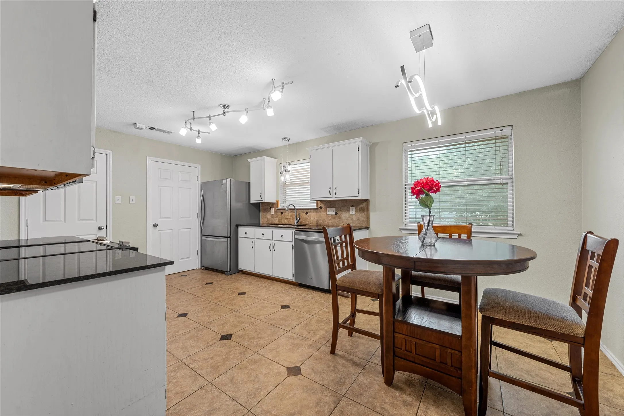 Single Family Residence For Sale in Bell County , 4602 Stonehaven Drive, Temple, Texas 76502, 4 Bedroom, 2 Bathroom, 2 Garage spaces, 1,920 Sqft, built in 2007, mls#21290620, Real Estate Agent in Temple, Homes For Sale in Bell county, Homes For Sale in Temple, Realtor in Temple Texas, Real Estate Brokerage Independent Realty Texas, Luminita Cordes Realtor