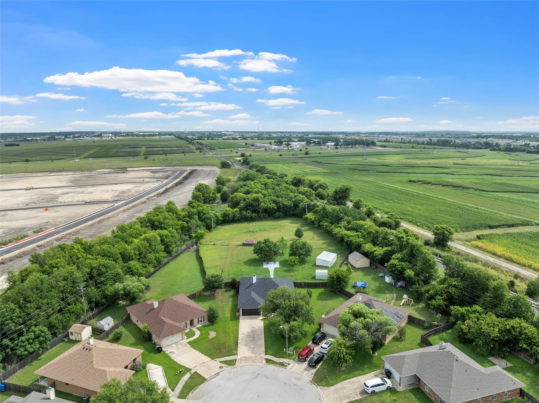 Aerial perspective showcasing a cul-de-sac with residential properties