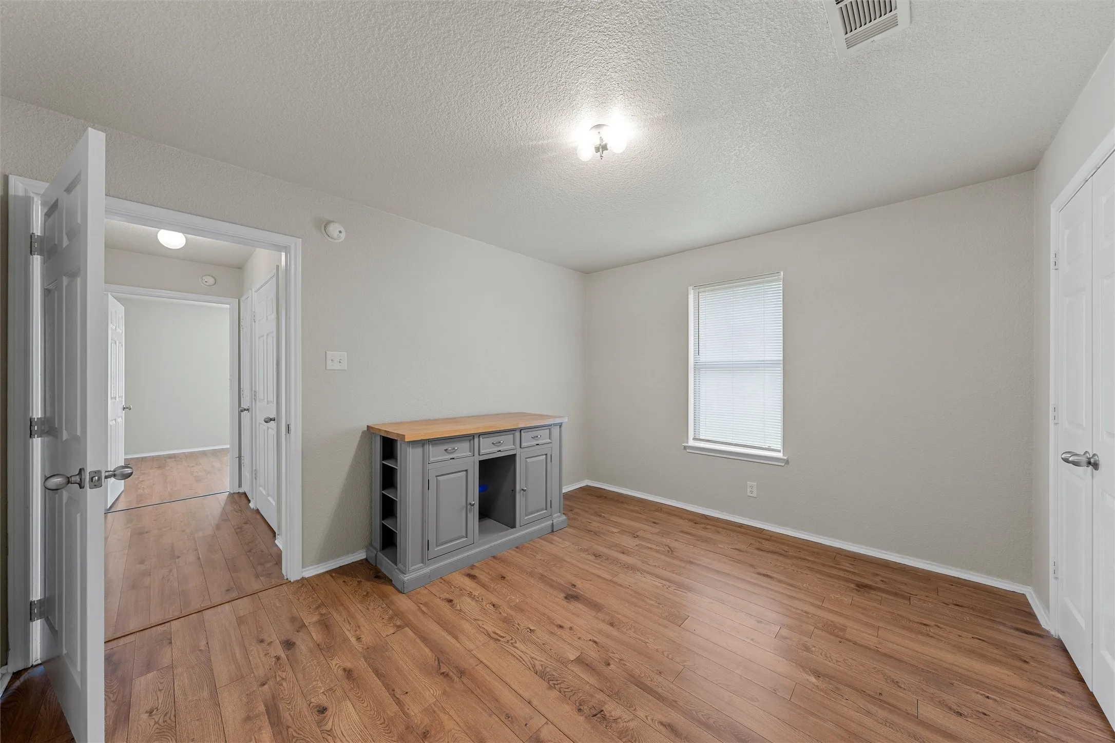 Single Family Residence For Sale in Bell County , 4602 Stonehaven Drive, Temple, Texas 76502, 4 Bedroom, 2 Bathroom, 2 Garage spaces, 1,920 Sqft, built in 2007, mls#21290620, Real Estate Agent in Temple, Homes For Sale in Bell county, Homes For Sale in Temple, Realtor in Temple Texas, Real Estate Brokerage Independent Realty Texas, Luminita Cordes Realtor