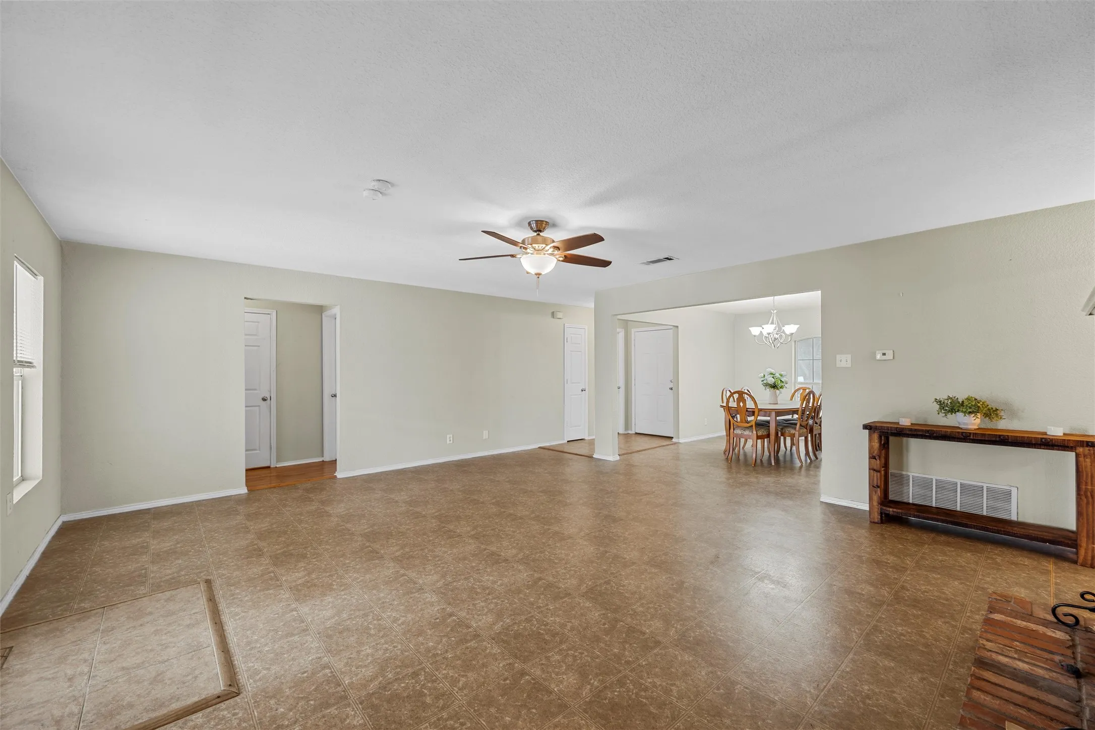 Single Family Residence For Sale in Bell County , 4602 Stonehaven Drive, Temple, Texas 76502, 4 Bedroom, 2 Bathroom, 2 Garage spaces, 1,920 Sqft, built in 2007, mls#21290620, Real Estate Agent in Temple, Homes For Sale in Bell county, Homes For Sale in Temple, Realtor in Temple Texas, Real Estate Brokerage Independent Realty Texas, Luminita Cordes Realtor