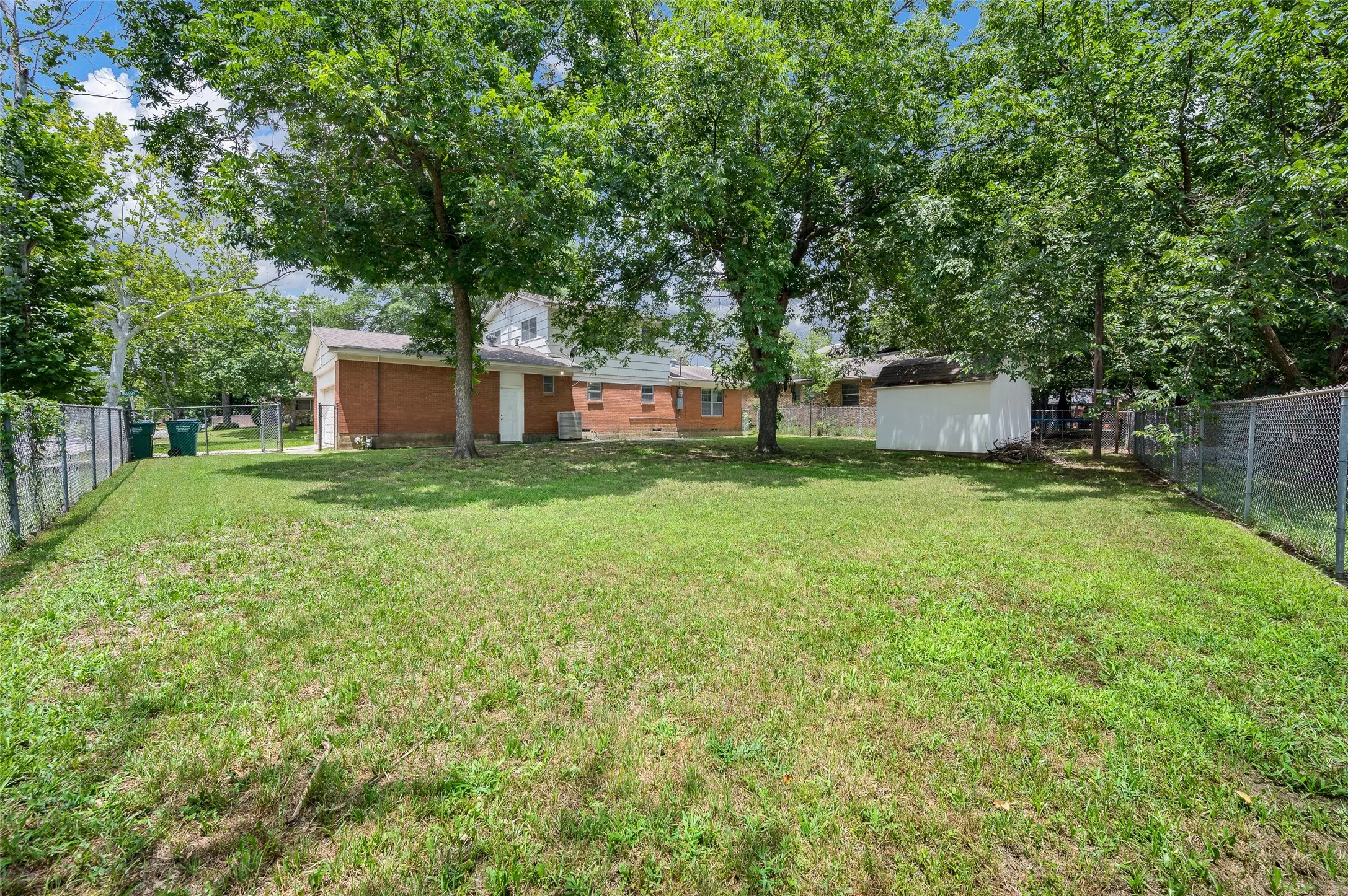 Single Family Residence For Sale in Cooke County , 506 Melody Lane, Gainesville, Texas 76240, 3 Bedroom, 2 Bathroom, 2 Garage spaces, 1,464 Sqft, built in 1960, mls#21294250, Real Estate Agent in Gainesville, Homes For Sale in Cooke county, Homes For Sale in Gainesville, Realtor in Gainesville Texas, Real Estate Brokerage Independent Realty Texas, Luminita Cordes Realtor