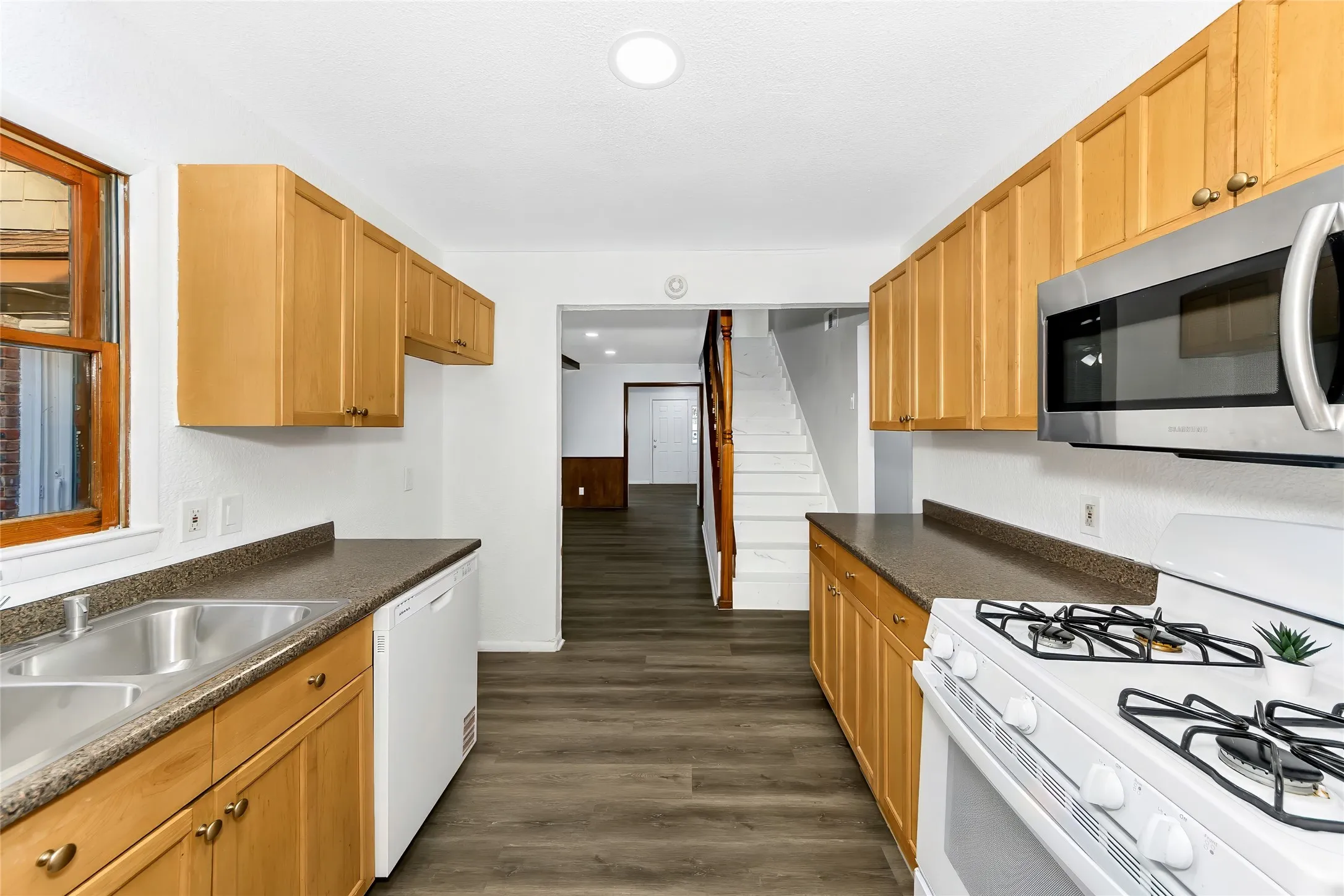 Single Family Residence For Rent in Tarrant County , 828 S Collins Street, Arlington, Texas 76010, 4 Bedroom, 2 Bathroom, 2 Garage spaces, 2,230 Sqft, built in 1959, mls#21294255, Real Estate Agent in Arlington, Homes For Rent in Tarrant county, Homes For Rent in Arlington, Realtor in Arlington Texas, Real Estate Brokerage Independent Realty Texas, Luminita Cordes Realtor