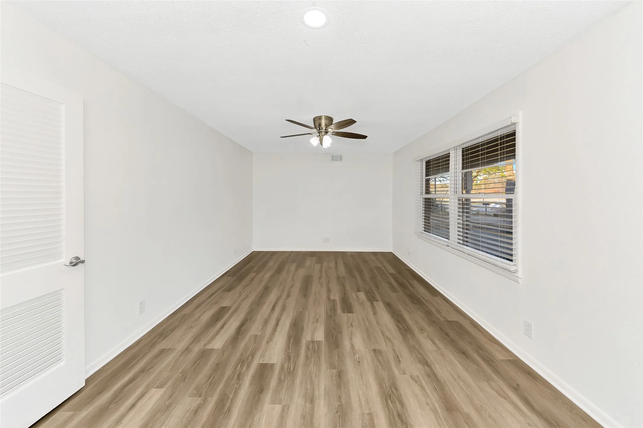 Front room/Formal dining room