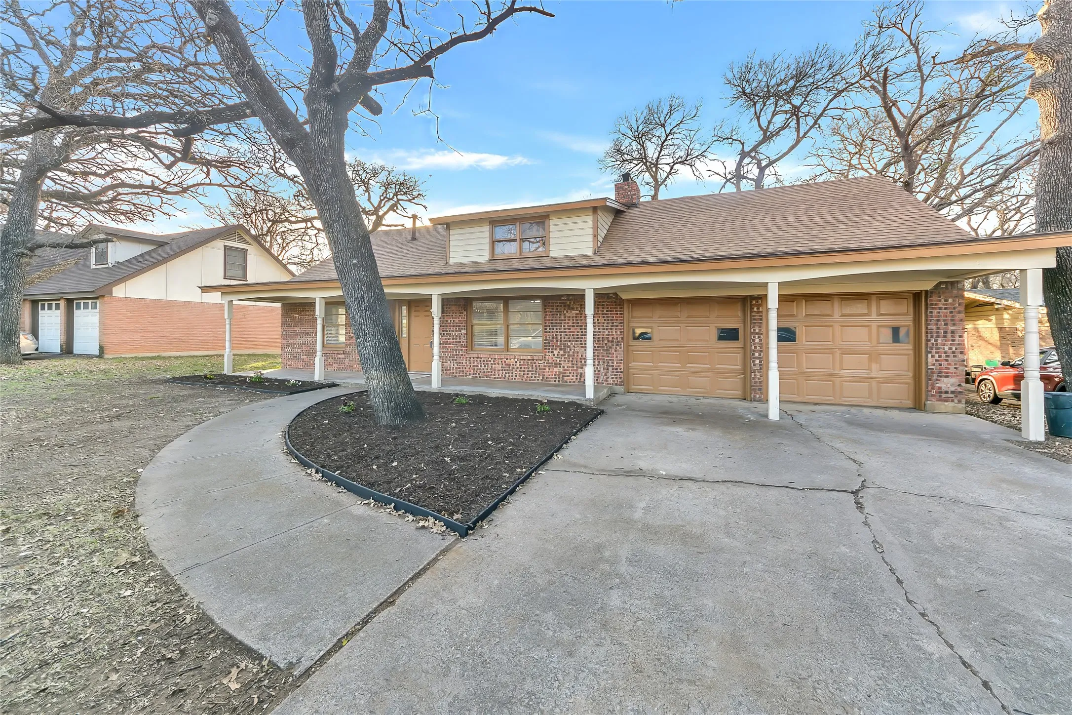 Single Family Residence For Rent in Tarrant County , 828 S Collins Street, Arlington, Texas 76010, 4 Bedroom, 2 Bathroom, 2 Garage spaces, 2,230 Sqft, built in 1959, mls#21294255, Real Estate Agent in Arlington, Homes For Rent in Tarrant county, Homes For Rent in Arlington, Realtor in Arlington Texas, Real Estate Brokerage Independent Realty Texas, Luminita Cordes Realtor