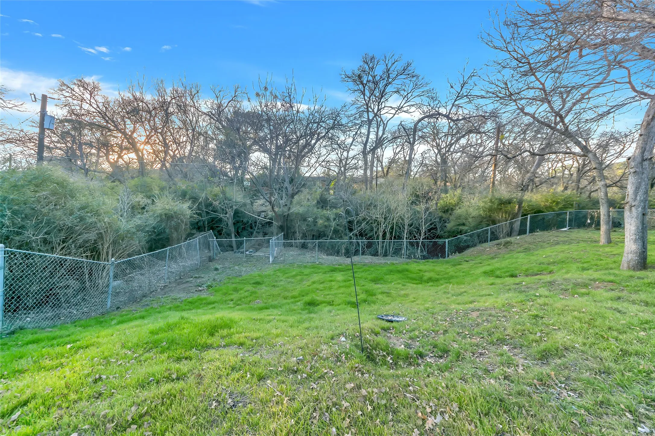 Single Family Residence For Rent in Tarrant County , 828 S Collins Street, Arlington, Texas 76010, 4 Bedroom, 2 Bathroom, 2 Garage spaces, 2,230 Sqft, built in 1959, mls#21294255, Real Estate Agent in Arlington, Homes For Rent in Tarrant county, Homes For Rent in Arlington, Realtor in Arlington Texas, Real Estate Brokerage Independent Realty Texas, Luminita Cordes Realtor