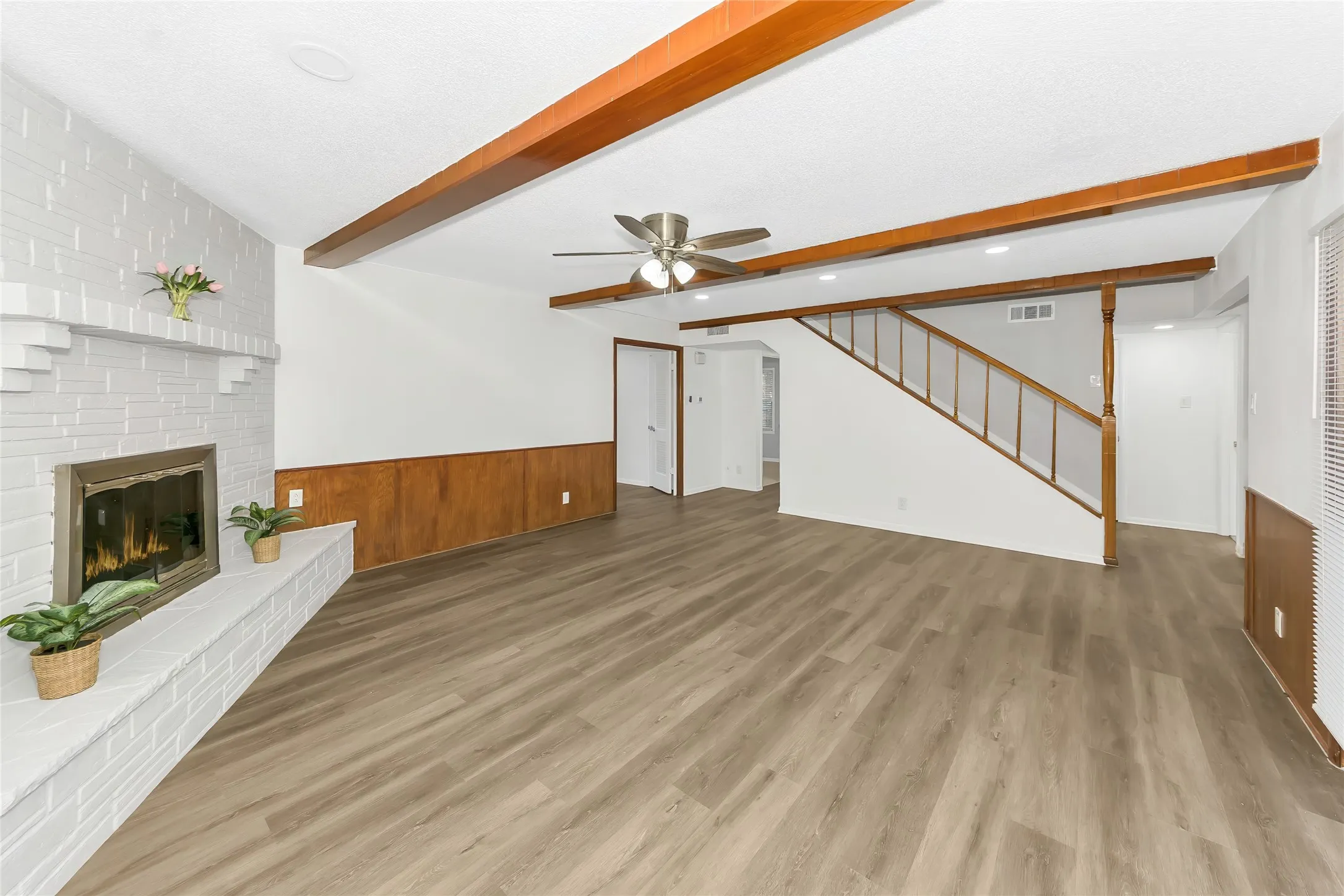 Single Family Residence For Rent in Tarrant County , 828 S Collins Street, Arlington, Texas 76010, 4 Bedroom, 2 Bathroom, 2 Garage spaces, 2,230 Sqft, built in 1959, mls#21294255, Real Estate Agent in Arlington, Homes For Rent in Tarrant county, Homes For Rent in Arlington, Realtor in Arlington Texas, Real Estate Brokerage Independent Realty Texas, Luminita Cordes Realtor