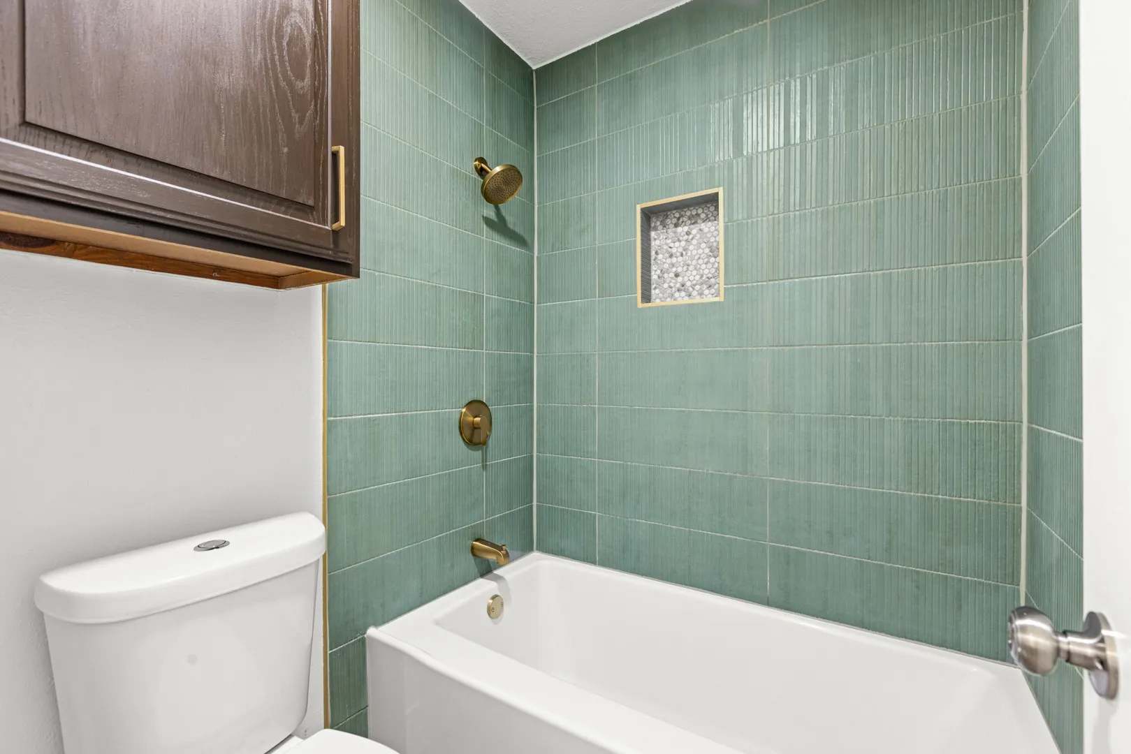 Townhouse For Sale in Dallas County , 13207 Woodbend Lane, Dallas, Texas 75243, 3 Bedroom, 3 Bathroom, Garage spaces, 1,516 Sqft, built in 1982, mls#21294256, Real Estate Agent in Dallas, Homes For Sale in Dallas county, Homes For Sale in Dallas, Realtor in Dallas Texas, Real Estate Brokerage Independent Realty Texas, Luminita Cordes Realtor