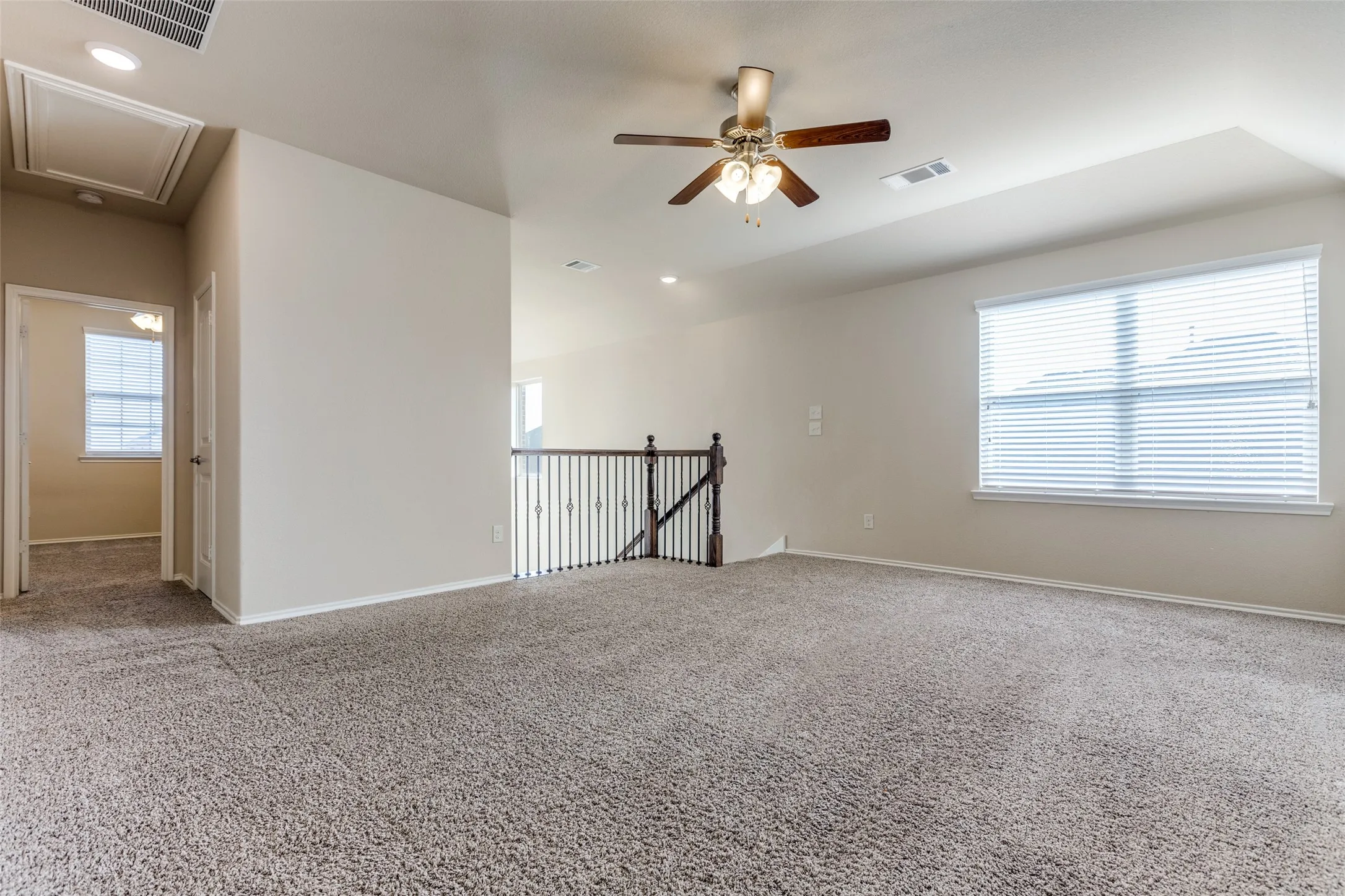 Single Family Residence For Rent in Collin County , 9905 Beaver Dam Lane, Mc Kinney, Texas 75071, 3 Bedroom, 3 Bathroom, 2 Garage spaces, 2,205 Sqft, built in 2016, mls#21294257, Real Estate Agent in Mc Kinney, Homes For Rent in Collin county, Homes For Rent in Mc Kinney, Realtor in Mc Kinney Texas, Real Estate Brokerage Independent Realty Texas, Luminita Cordes Realtor