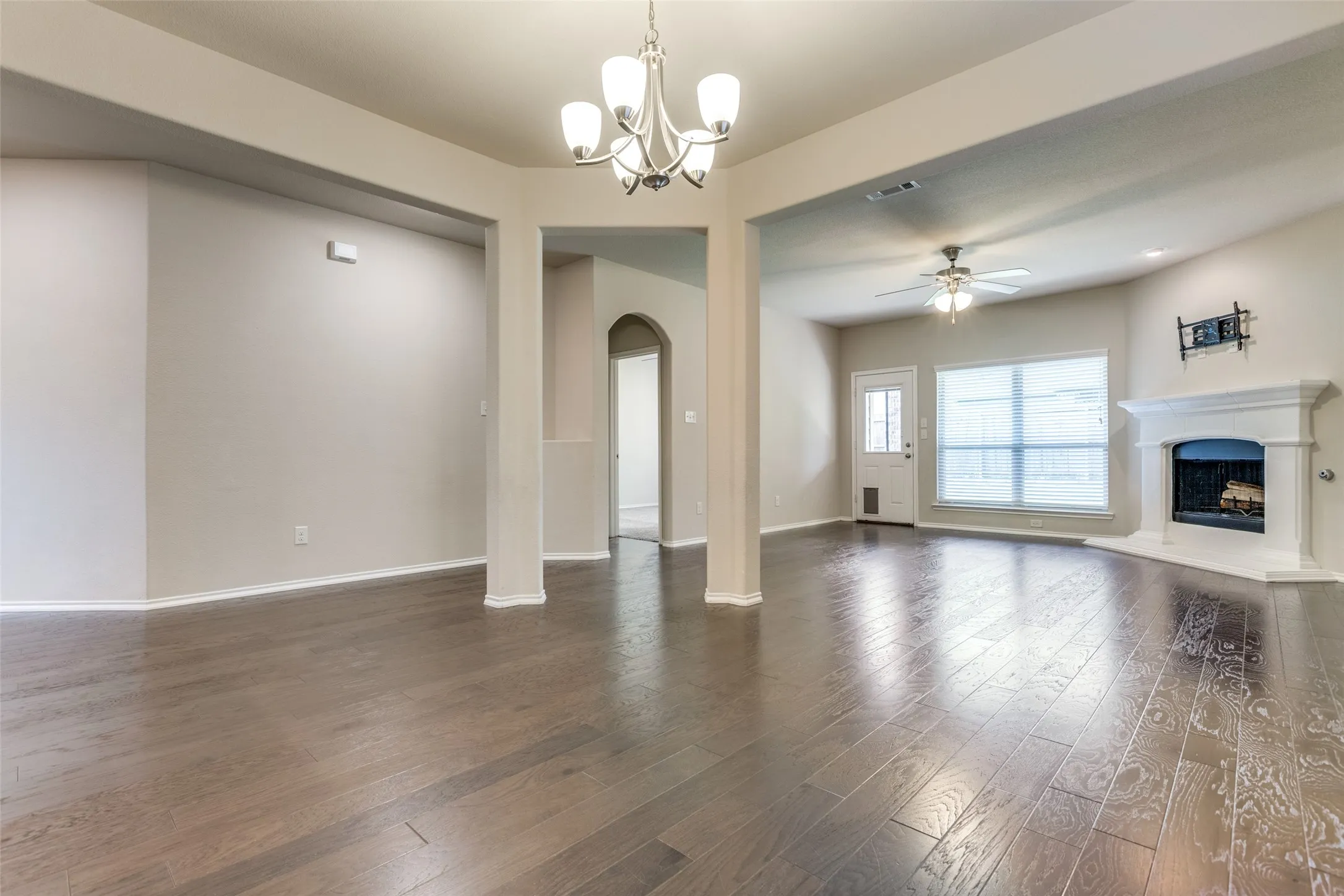 Single Family Residence For Rent in Collin County , 9905 Beaver Dam Lane, Mc Kinney, Texas 75071, 3 Bedroom, 3 Bathroom, 2 Garage spaces, 2,205 Sqft, built in 2016, mls#21294257, Real Estate Agent in Mc Kinney, Homes For Rent in Collin county, Homes For Rent in Mc Kinney, Realtor in Mc Kinney Texas, Real Estate Brokerage Independent Realty Texas, Luminita Cordes Realtor