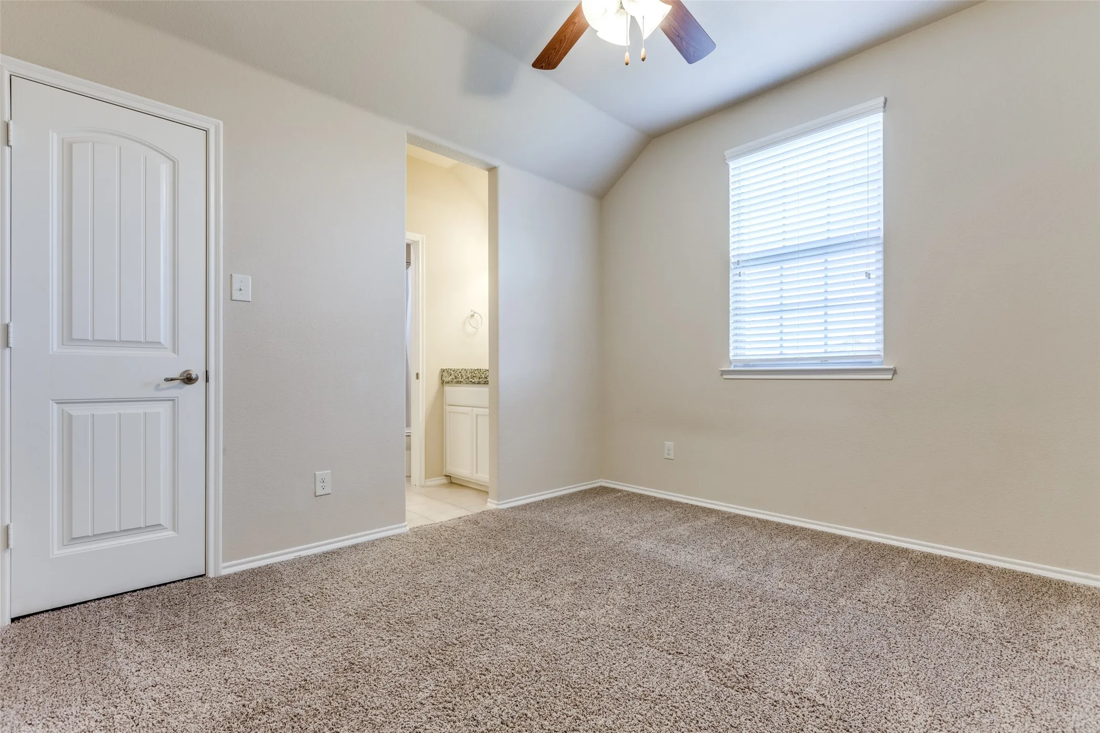 Single Family Residence For Rent in Collin County , 9905 Beaver Dam Lane, Mc Kinney, Texas 75071, 3 Bedroom, 3 Bathroom, 2 Garage spaces, 2,205 Sqft, built in 2016, mls#21294257, Real Estate Agent in Mc Kinney, Homes For Rent in Collin county, Homes For Rent in Mc Kinney, Realtor in Mc Kinney Texas, Real Estate Brokerage Independent Realty Texas, Luminita Cordes Realtor