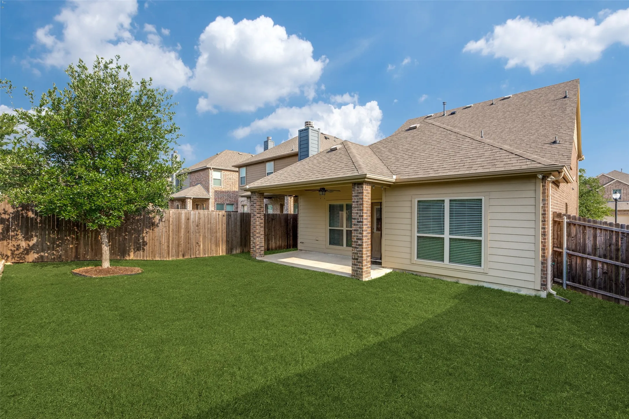 Single Family Residence For Rent in Collin County , 9905 Beaver Dam Lane, Mc Kinney, Texas 75071, 3 Bedroom, 3 Bathroom, 2 Garage spaces, 2,205 Sqft, built in 2016, mls#21294257, Real Estate Agent in Mc Kinney, Homes For Rent in Collin county, Homes For Rent in Mc Kinney, Realtor in Mc Kinney Texas, Real Estate Brokerage Independent Realty Texas, Luminita Cordes Realtor