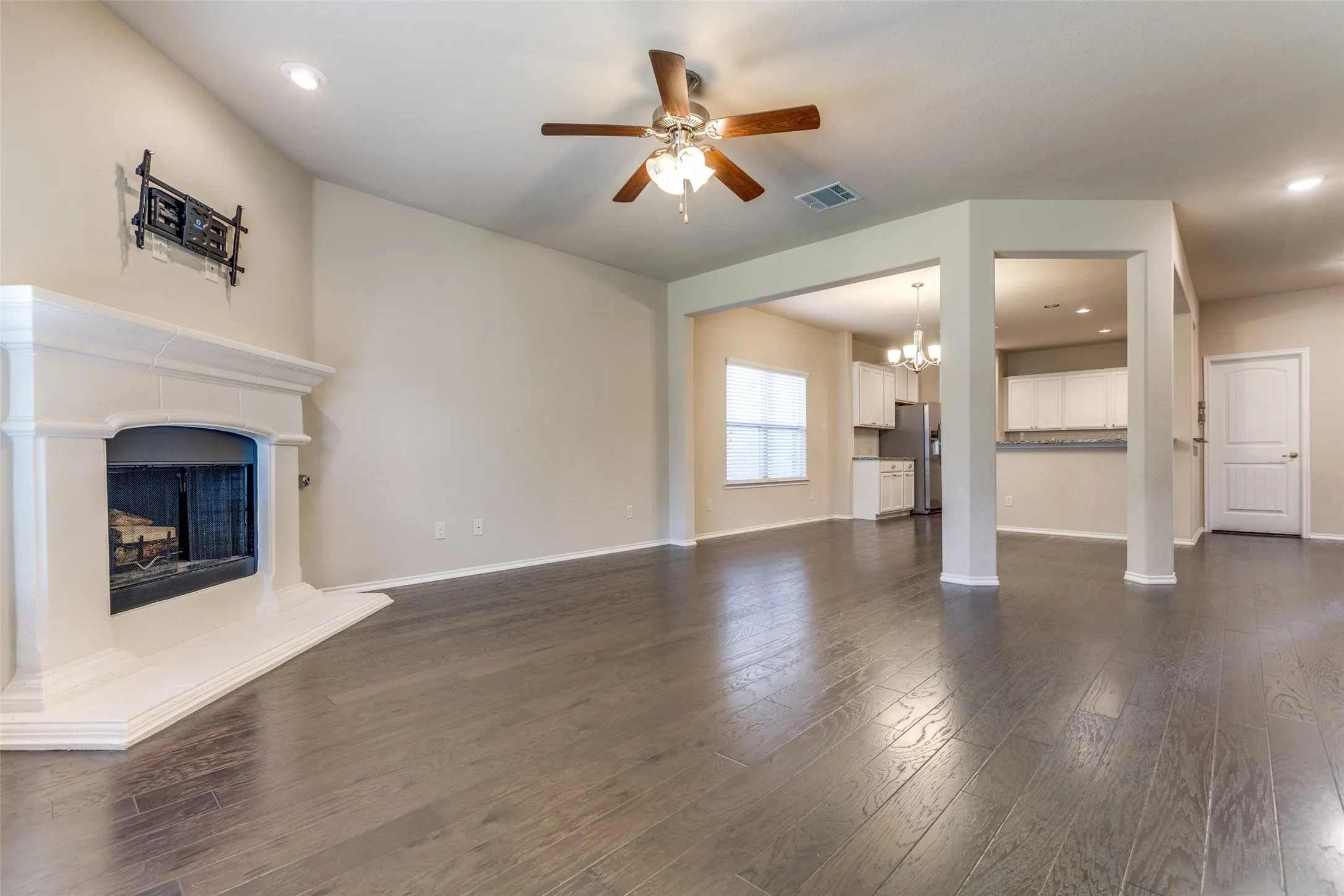 Single Family Residence For Rent in Collin County , 9905 Beaver Dam Lane, Mc Kinney, Texas 75071, 3 Bedroom, 3 Bathroom, 2 Garage spaces, 2,205 Sqft, built in 2016, mls#21294257, Real Estate Agent in Mc Kinney, Homes For Rent in Collin county, Homes For Rent in Mc Kinney, Realtor in Mc Kinney Texas, Real Estate Brokerage Independent Realty Texas, Luminita Cordes Realtor