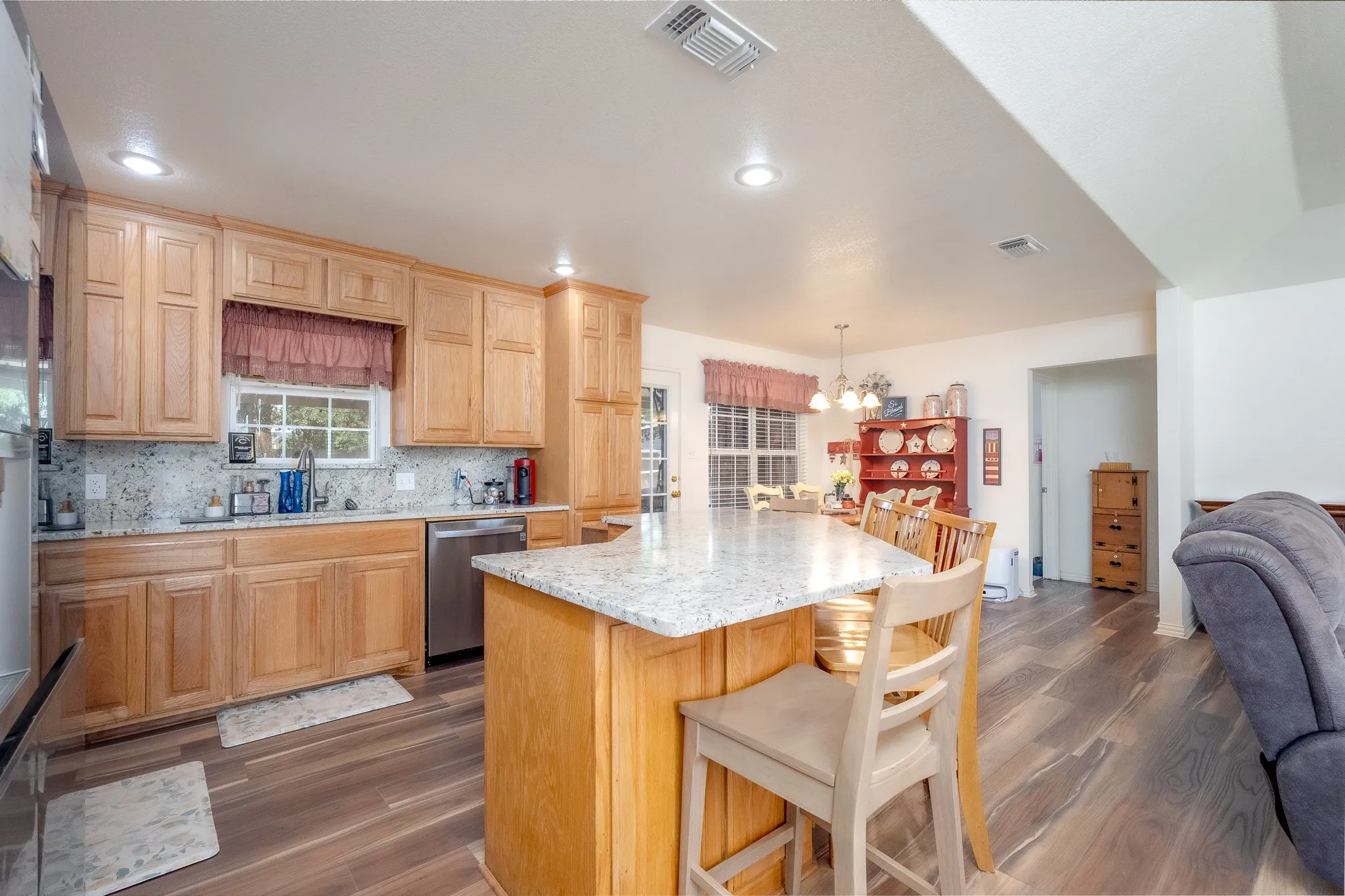 Single Family Residence For Sale in Callahan County , 1113 Devin Drive, Clyde, Texas 79510, 4 Bedroom, 2 Bathroom, 2 Garage spaces, 1,833 Sqft, built in 2004, mls#21293324, Real Estate Agent in Clyde, Homes For Sale in Callahan county, Homes For Sale in Clyde, Realtor in Clyde Texas, Real Estate Brokerage Independent Realty Texas, Luminita Cordes Realtor