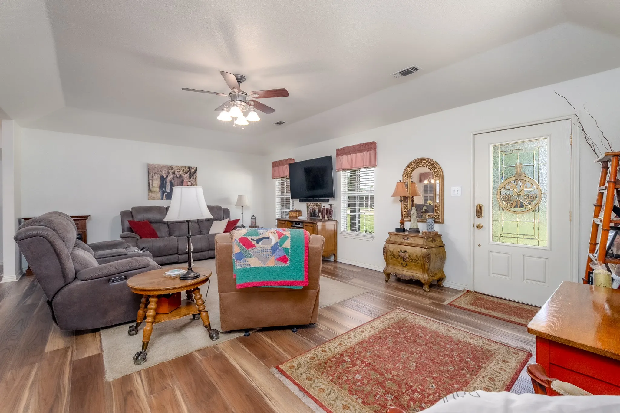 Single Family Residence For Sale in Callahan County , 1113 Devin Drive, Clyde, Texas 79510, 4 Bedroom, 2 Bathroom, 2 Garage spaces, 1,833 Sqft, built in 2004, mls#21293324, Real Estate Agent in Clyde, Homes For Sale in Callahan county, Homes For Sale in Clyde, Realtor in Clyde Texas, Real Estate Brokerage Independent Realty Texas, Luminita Cordes Realtor