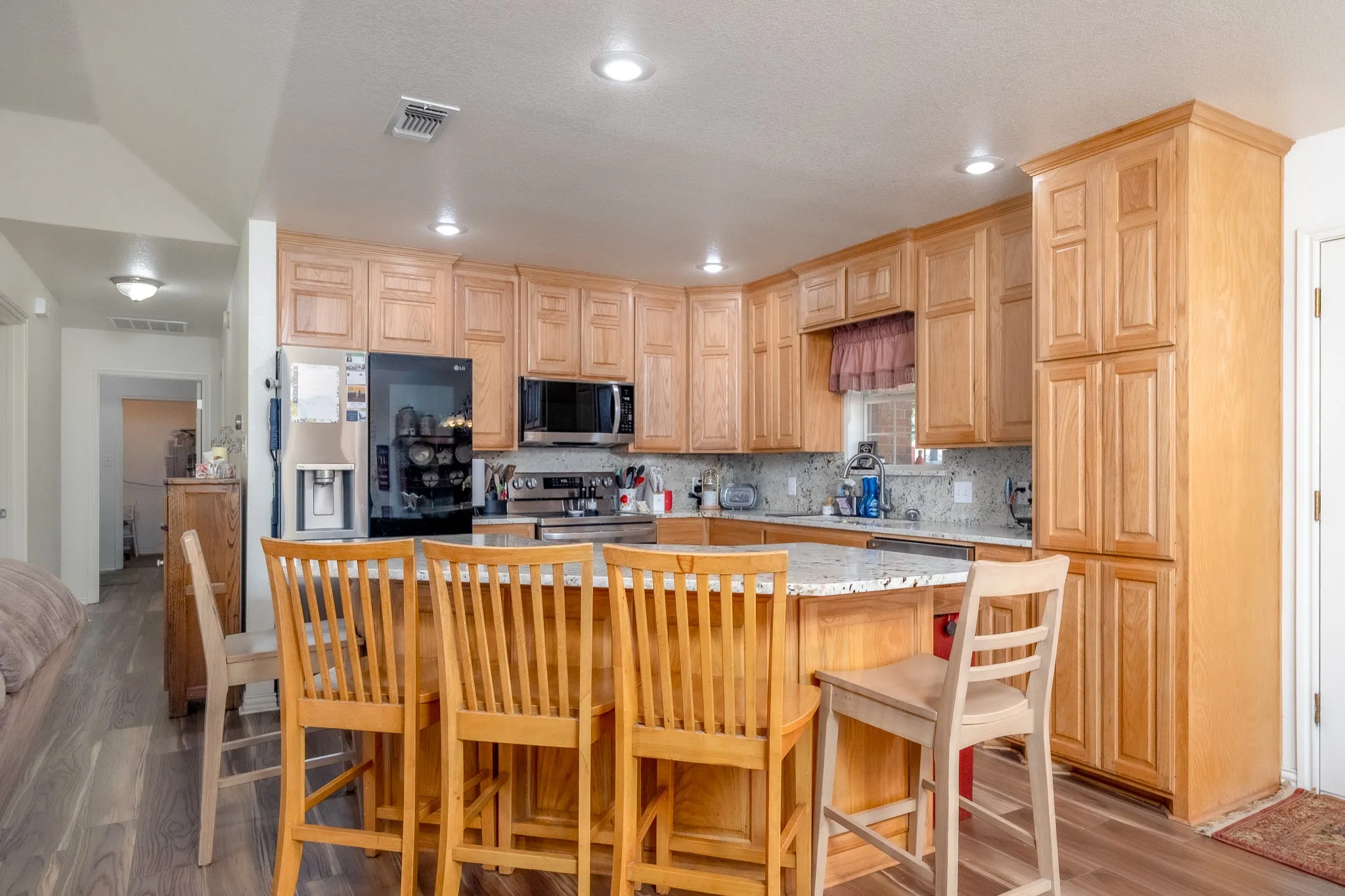 Single Family Residence For Sale in Callahan County , 1113 Devin Drive, Clyde, Texas 79510, 4 Bedroom, 2 Bathroom, 2 Garage spaces, 1,833 Sqft, built in 2004, mls#21293324, Real Estate Agent in Clyde, Homes For Sale in Callahan county, Homes For Sale in Clyde, Realtor in Clyde Texas, Real Estate Brokerage Independent Realty Texas, Luminita Cordes Realtor