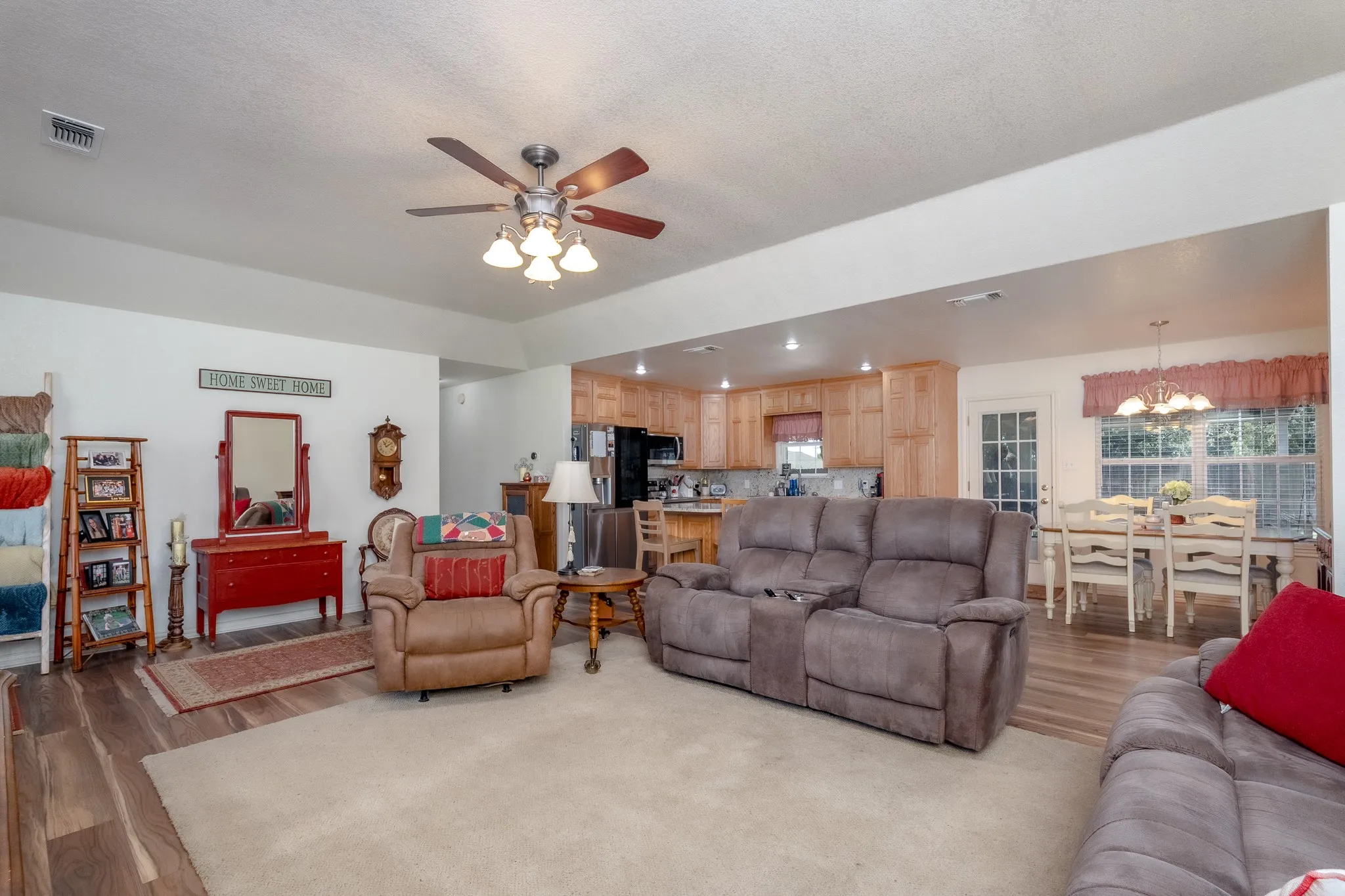 Single Family Residence For Sale in Callahan County , 1113 Devin Drive, Clyde, Texas 79510, 4 Bedroom, 2 Bathroom, 2 Garage spaces, 1,833 Sqft, built in 2004, mls#21293324, Real Estate Agent in Clyde, Homes For Sale in Callahan county, Homes For Sale in Clyde, Realtor in Clyde Texas, Real Estate Brokerage Independent Realty Texas, Luminita Cordes Realtor