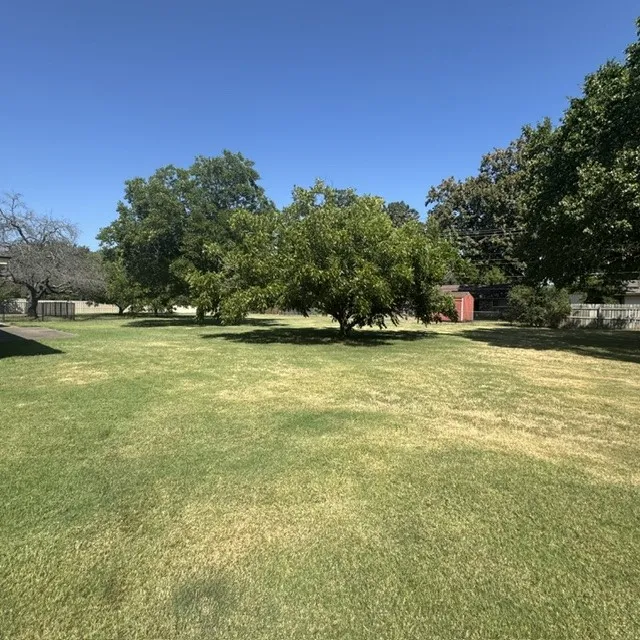 Single Family Residence For Sale in Johnson County , 1210 W Westhill Drive, Cleburne, Texas 76033, 3 Bedroom, 4 Bathroom, 2 Garage spaces, 2,594 Sqft, built in 1970, mls#21294265, Real Estate Agent in Cleburne, Homes For Sale in Johnson county, Homes For Sale in Cleburne, Realtor in Cleburne Texas, Real Estate Brokerage Independent Realty Texas, Luminita Cordes Realtor