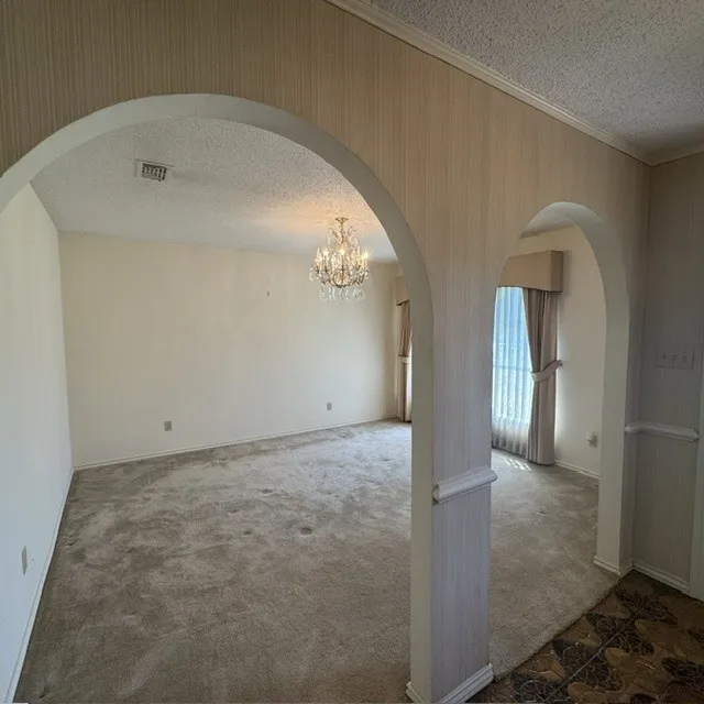 Single Family Residence For Sale in Johnson County , 1210 W Westhill Drive, Cleburne, Texas 76033, 3 Bedroom, 4 Bathroom, 2 Garage spaces, 2,594 Sqft, built in 1970, mls#21294265, Real Estate Agent in Cleburne, Homes For Sale in Johnson county, Homes For Sale in Cleburne, Realtor in Cleburne Texas, Real Estate Brokerage Independent Realty Texas, Luminita Cordes Realtor