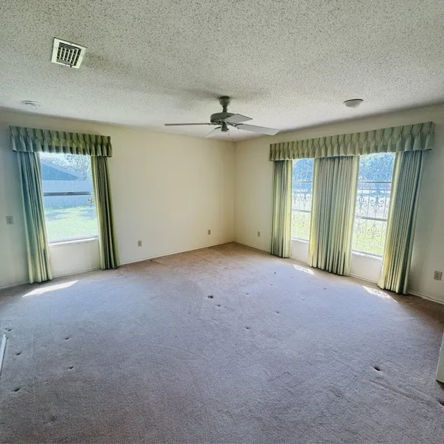 Single Family Residence For Sale in Johnson County , 1210 W Westhill Drive, Cleburne, Texas 76033, 3 Bedroom, 4 Bathroom, 2 Garage spaces, 2,594 Sqft, built in 1970, mls#21294265, Real Estate Agent in Cleburne, Homes For Sale in Johnson county, Homes For Sale in Cleburne, Realtor in Cleburne Texas, Real Estate Brokerage Independent Realty Texas, Luminita Cordes Realtor