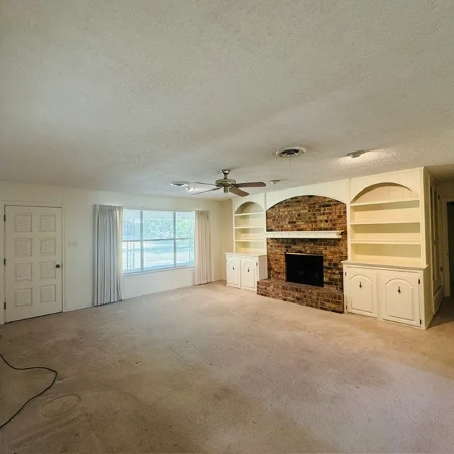 Single Family Residence For Sale in Johnson County , 1210 W Westhill Drive, Cleburne, Texas 76033, 3 Bedroom, 4 Bathroom, 2 Garage spaces, 2,594 Sqft, built in 1970, mls#21294265, Real Estate Agent in Cleburne, Homes For Sale in Johnson county, Homes For Sale in Cleburne, Realtor in Cleburne Texas, Real Estate Brokerage Independent Realty Texas, Luminita Cordes Realtor