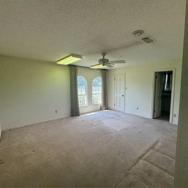 Single Family Residence For Sale in Johnson County , 1210 W Westhill Drive, Cleburne, Texas 76033, 3 Bedroom, 4 Bathroom, 2 Garage spaces, 2,594 Sqft, built in 1970, mls#21294265, Real Estate Agent in Cleburne, Homes For Sale in Johnson county, Homes For Sale in Cleburne, Realtor in Cleburne Texas, Real Estate Brokerage Independent Realty Texas, Luminita Cordes Realtor