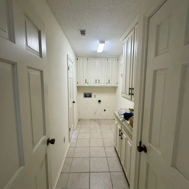 Single Family Residence For Sale in Johnson County , 1210 W Westhill Drive, Cleburne, Texas 76033, 3 Bedroom, 4 Bathroom, 2 Garage spaces, 2,594 Sqft, built in 1970, mls#21294265, Real Estate Agent in Cleburne, Homes For Sale in Johnson county, Homes For Sale in Cleburne, Realtor in Cleburne Texas, Real Estate Brokerage Independent Realty Texas, Luminita Cordes Realtor