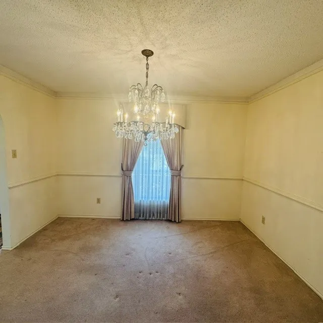 Single Family Residence For Sale in Johnson County , 1210 W Westhill Drive, Cleburne, Texas 76033, 3 Bedroom, 4 Bathroom, 2 Garage spaces, 2,594 Sqft, built in 1970, mls#21294265, Real Estate Agent in Cleburne, Homes For Sale in Johnson county, Homes For Sale in Cleburne, Realtor in Cleburne Texas, Real Estate Brokerage Independent Realty Texas, Luminita Cordes Realtor