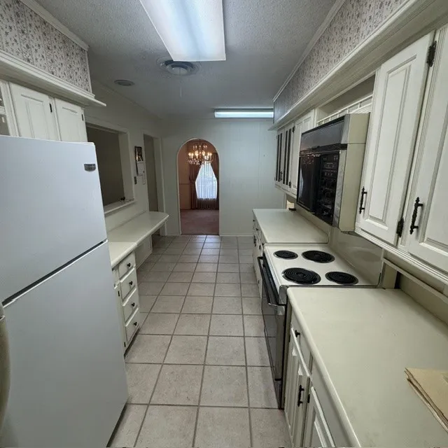 Single Family Residence For Sale in Johnson County , 1210 W Westhill Drive, Cleburne, Texas 76033, 3 Bedroom, 4 Bathroom, 2 Garage spaces, 2,594 Sqft, built in 1970, mls#21294265, Real Estate Agent in Cleburne, Homes For Sale in Johnson county, Homes For Sale in Cleburne, Realtor in Cleburne Texas, Real Estate Brokerage Independent Realty Texas, Luminita Cordes Realtor
