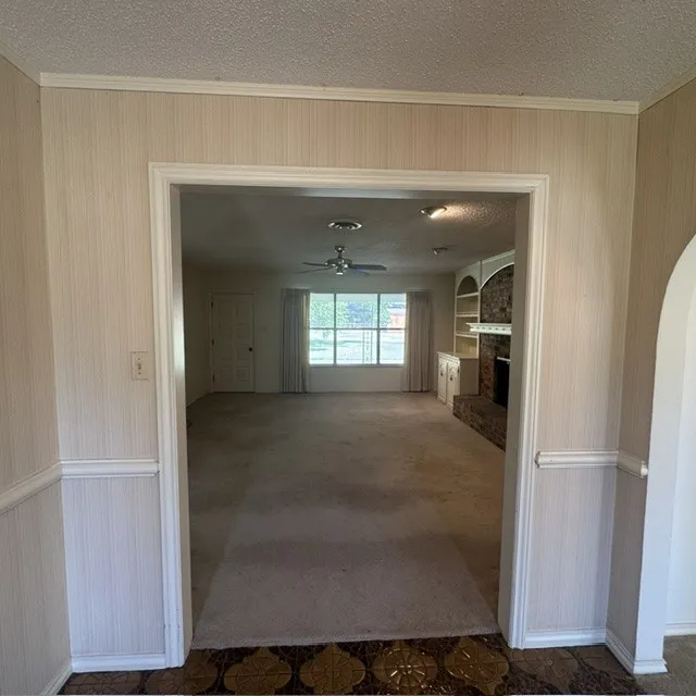 Single Family Residence For Sale in Johnson County , 1210 W Westhill Drive, Cleburne, Texas 76033, 3 Bedroom, 4 Bathroom, 2 Garage spaces, 2,594 Sqft, built in 1970, mls#21294265, Real Estate Agent in Cleburne, Homes For Sale in Johnson county, Homes For Sale in Cleburne, Realtor in Cleburne Texas, Real Estate Brokerage Independent Realty Texas, Luminita Cordes Realtor