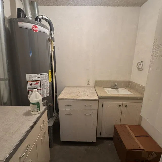 Single Family Residence For Sale in Johnson County , 1210 W Westhill Drive, Cleburne, Texas 76033, 3 Bedroom, 4 Bathroom, 2 Garage spaces, 2,594 Sqft, built in 1970, mls#21294265, Real Estate Agent in Cleburne, Homes For Sale in Johnson county, Homes For Sale in Cleburne, Realtor in Cleburne Texas, Real Estate Brokerage Independent Realty Texas, Luminita Cordes Realtor