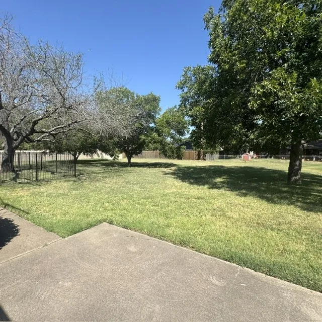 Single Family Residence For Sale in Johnson County , 1210 W Westhill Drive, Cleburne, Texas 76033, 3 Bedroom, 4 Bathroom, 2 Garage spaces, 2,594 Sqft, built in 1970, mls#21294265, Real Estate Agent in Cleburne, Homes For Sale in Johnson county, Homes For Sale in Cleburne, Realtor in Cleburne Texas, Real Estate Brokerage Independent Realty Texas, Luminita Cordes Realtor