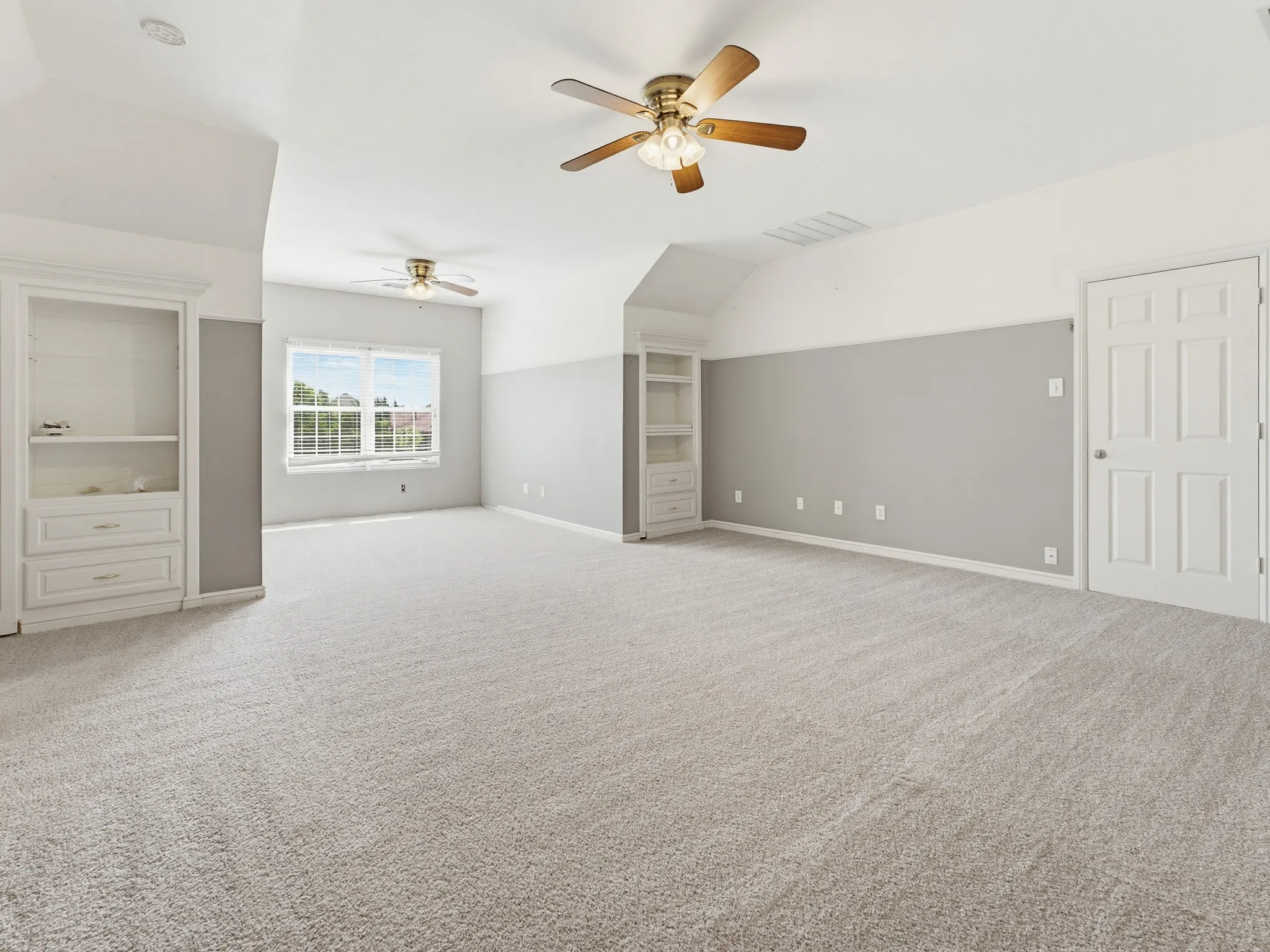Single Family Residence For Sale in Rockwall County , 201 Willowcrest, Rockwall, Texas 75032, 4 Bedroom, 5 Bathroom, 3 Garage spaces, 3,645 Sqft, built in 1998, mls#21291044, Real Estate Agent in Rockwall, Homes For Sale in Rockwall county, Homes For Sale in Rockwall, Realtor in Rockwall Texas, Real Estate Brokerage Independent Realty Texas, Luminita Cordes Realtor