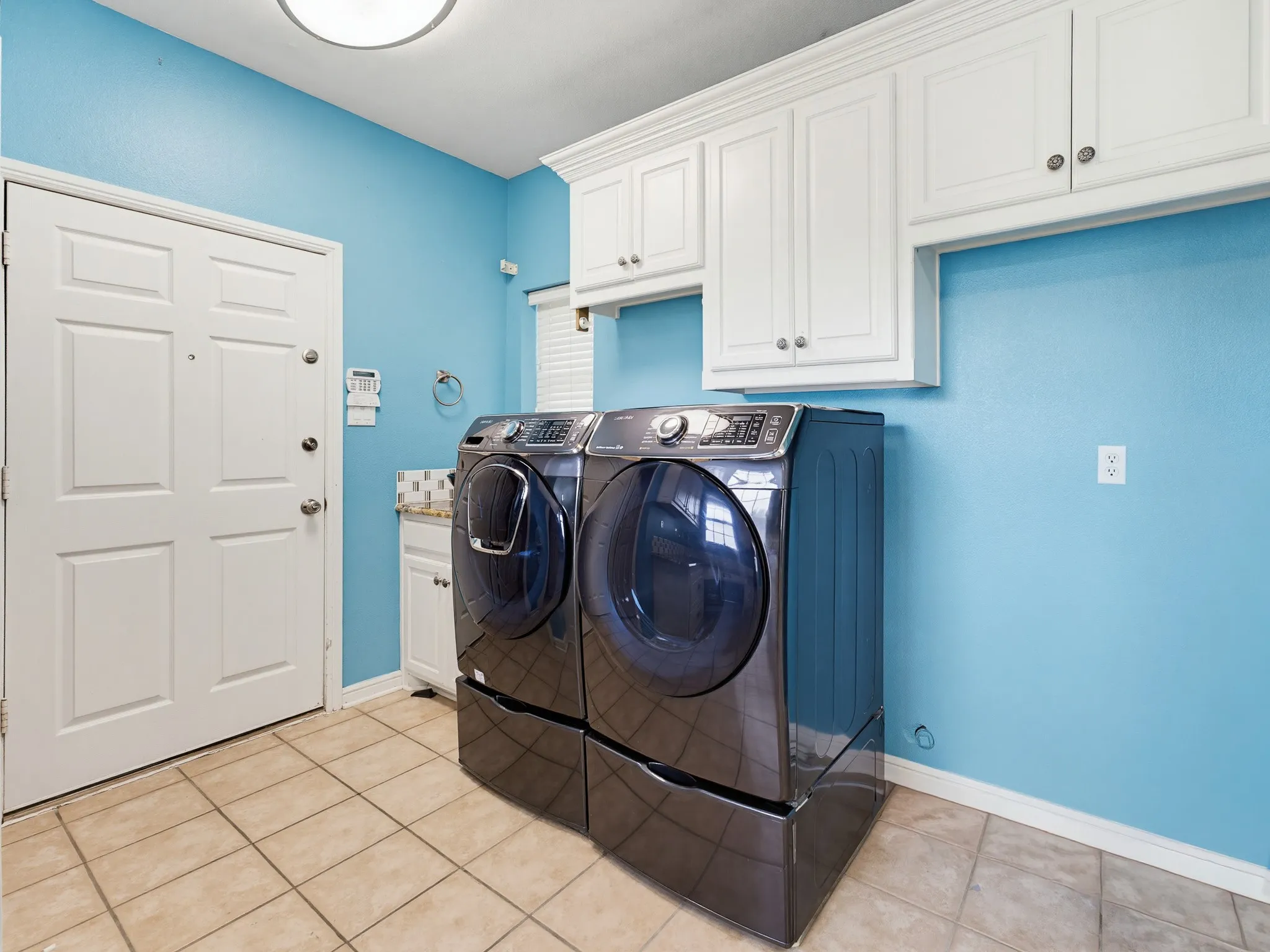 Single Family Residence For Sale in Rockwall County , 201 Willowcrest, Rockwall, Texas 75032, 4 Bedroom, 5 Bathroom, 3 Garage spaces, 3,645 Sqft, built in 1998, mls#21291044, Real Estate Agent in Rockwall, Homes For Sale in Rockwall county, Homes For Sale in Rockwall, Realtor in Rockwall Texas, Real Estate Brokerage Independent Realty Texas, Luminita Cordes Realtor