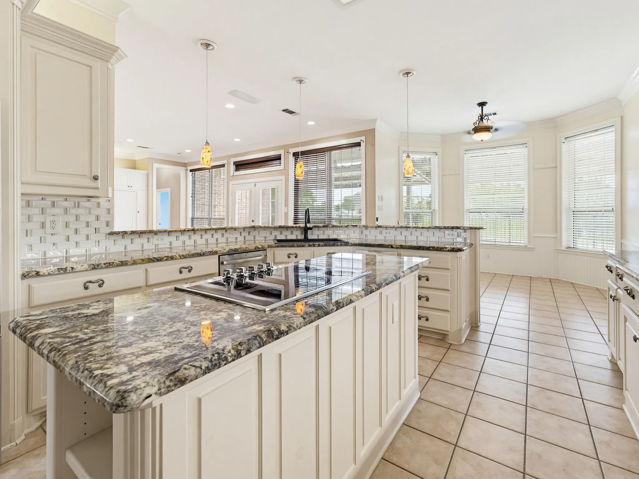 Single Family Residence For Sale in Rockwall County , 201 Willowcrest, Rockwall, Texas 75032, 4 Bedroom, 5 Bathroom, 3 Garage spaces, 3,645 Sqft, built in 1998, mls#21291044, Real Estate Agent in Rockwall, Homes For Sale in Rockwall county, Homes For Sale in Rockwall, Realtor in Rockwall Texas, Real Estate Brokerage Independent Realty Texas, Luminita Cordes Realtor