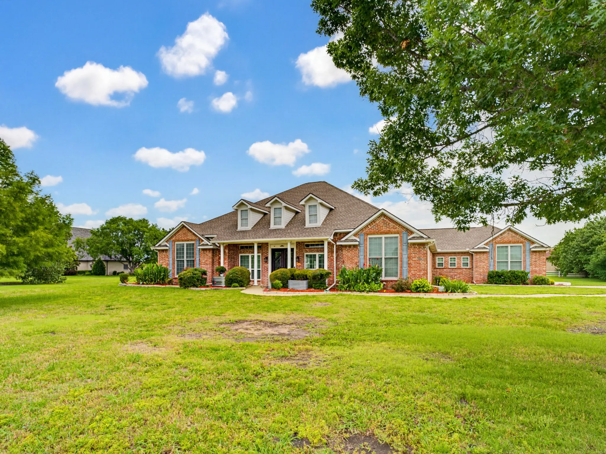Single Family Residence For Sale in Rockwall County , 201 Willowcrest, Rockwall, Texas 75032, 4 Bedroom, 5 Bathroom, 3 Garage spaces, 3,645 Sqft, built in 1998, mls#21291044, Real Estate Agent in Rockwall, Homes For Sale in Rockwall county, Homes For Sale in Rockwall, Realtor in Rockwall Texas, Real Estate Brokerage Independent Realty Texas, Luminita Cordes Realtor