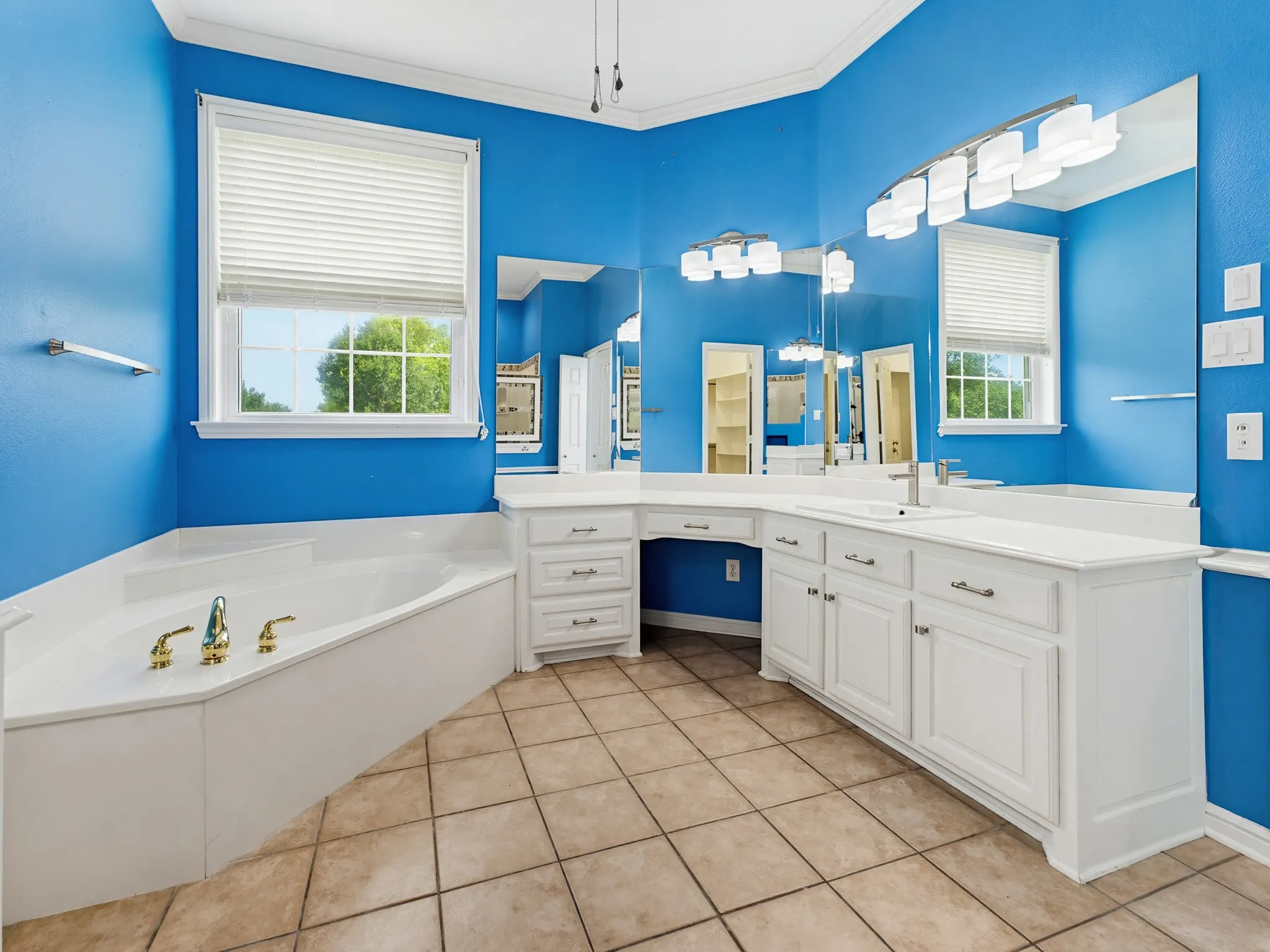 Single Family Residence For Sale in Rockwall County , 201 Willowcrest, Rockwall, Texas 75032, 4 Bedroom, 5 Bathroom, 3 Garage spaces, 3,645 Sqft, built in 1998, mls#21291044, Real Estate Agent in Rockwall, Homes For Sale in Rockwall county, Homes For Sale in Rockwall, Realtor in Rockwall Texas, Real Estate Brokerage Independent Realty Texas, Luminita Cordes Realtor