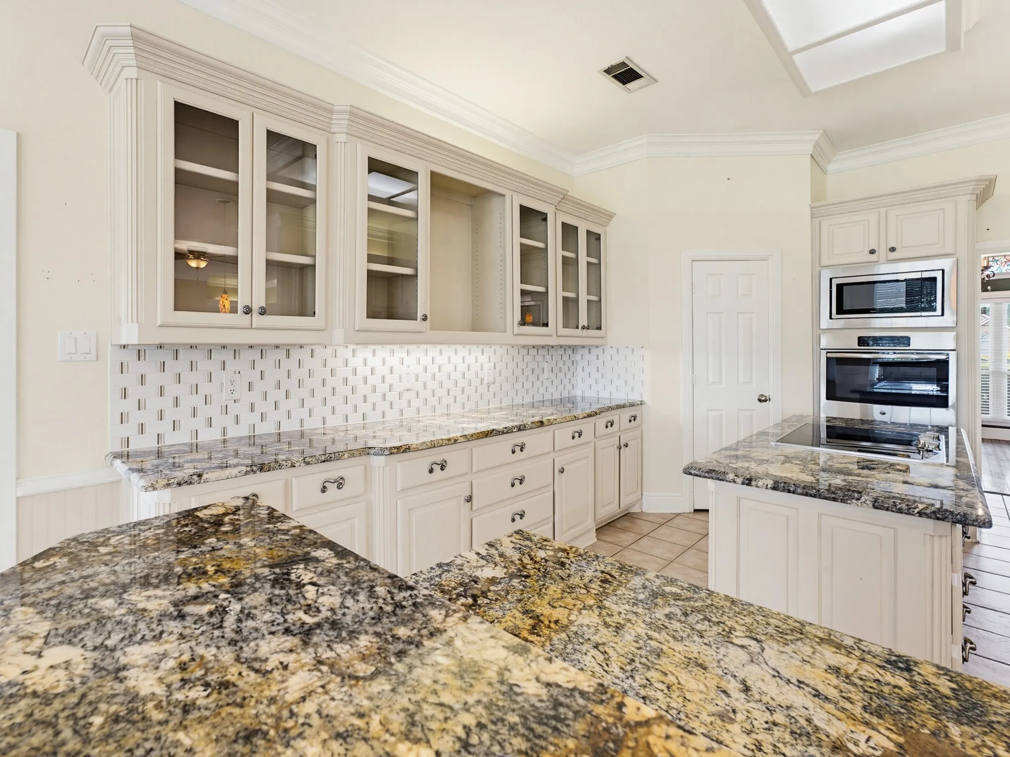 Single Family Residence For Sale in Rockwall County , 201 Willowcrest, Rockwall, Texas 75032, 4 Bedroom, 5 Bathroom, 3 Garage spaces, 3,645 Sqft, built in 1998, mls#21291044, Real Estate Agent in Rockwall, Homes For Sale in Rockwall county, Homes For Sale in Rockwall, Realtor in Rockwall Texas, Real Estate Brokerage Independent Realty Texas, Luminita Cordes Realtor