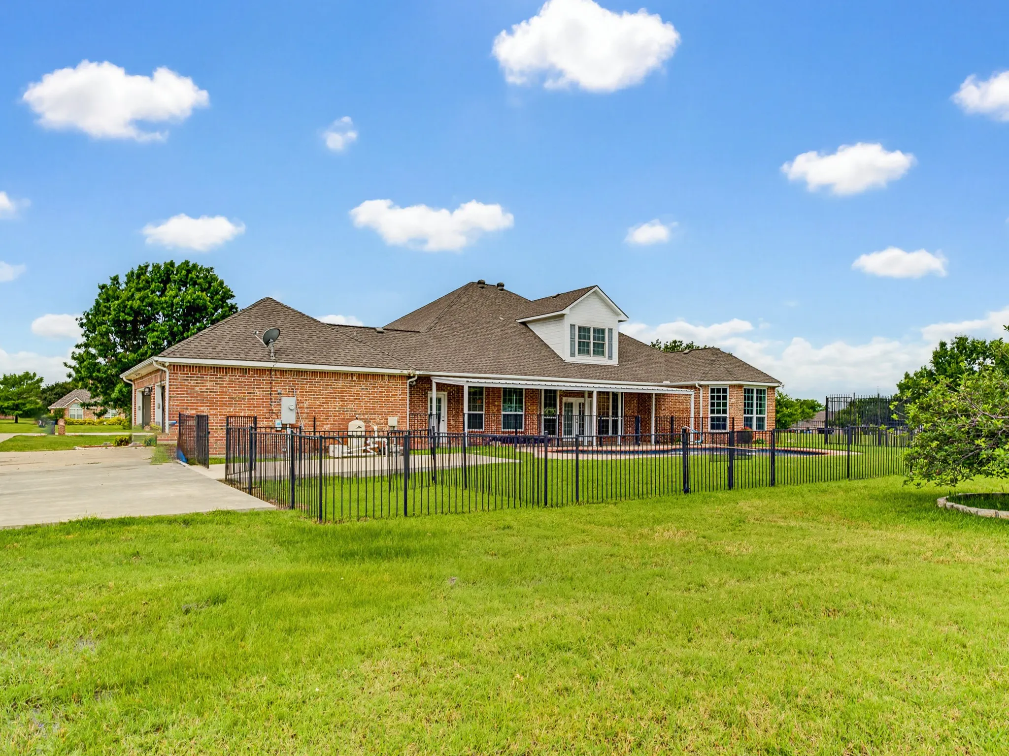Single Family Residence For Sale in Rockwall County , 201 Willowcrest, Rockwall, Texas 75032, 4 Bedroom, 5 Bathroom, 3 Garage spaces, 3,645 Sqft, built in 1998, mls#21291044, Real Estate Agent in Rockwall, Homes For Sale in Rockwall county, Homes For Sale in Rockwall, Realtor in Rockwall Texas, Real Estate Brokerage Independent Realty Texas, Luminita Cordes Realtor