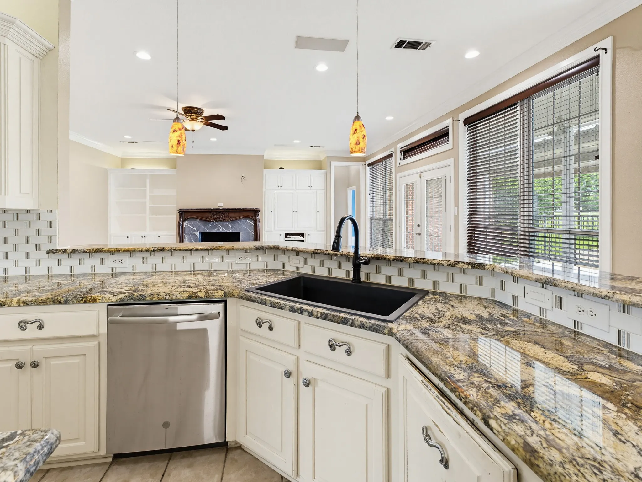 Single Family Residence For Sale in Rockwall County , 201 Willowcrest, Rockwall, Texas 75032, 4 Bedroom, 5 Bathroom, 3 Garage spaces, 3,645 Sqft, built in 1998, mls#21291044, Real Estate Agent in Rockwall, Homes For Sale in Rockwall county, Homes For Sale in Rockwall, Realtor in Rockwall Texas, Real Estate Brokerage Independent Realty Texas, Luminita Cordes Realtor